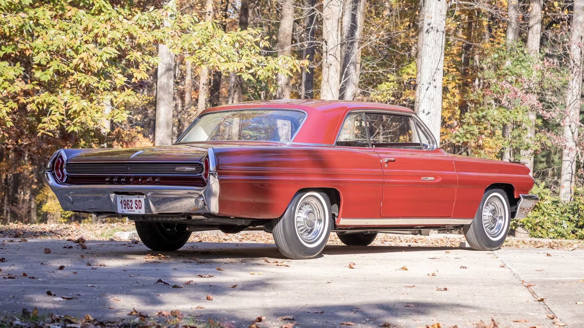 Traseira Pontiac Grand Prix Super Duty vermelha 1962