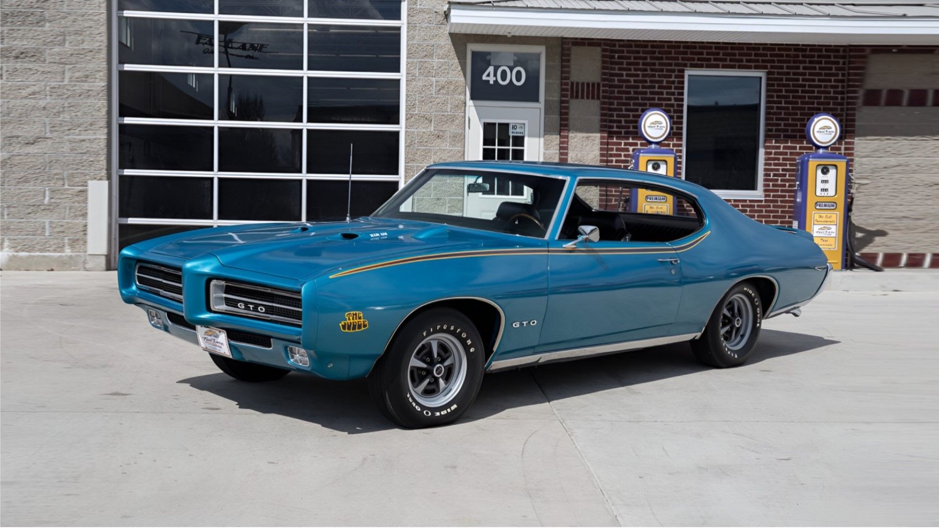 1969 Pontiac GTO The Judge Crystal Turquesa vista frontal do terceiro quarto