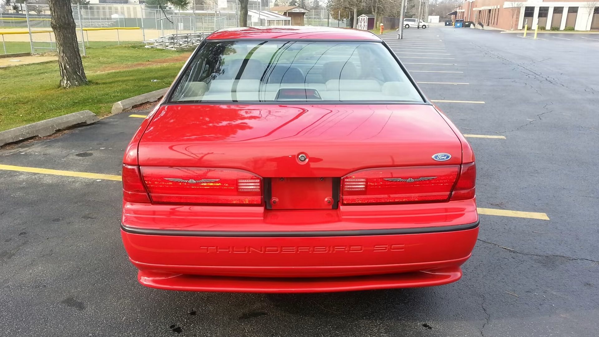 Ford Thunderbird SC vermelho 1992