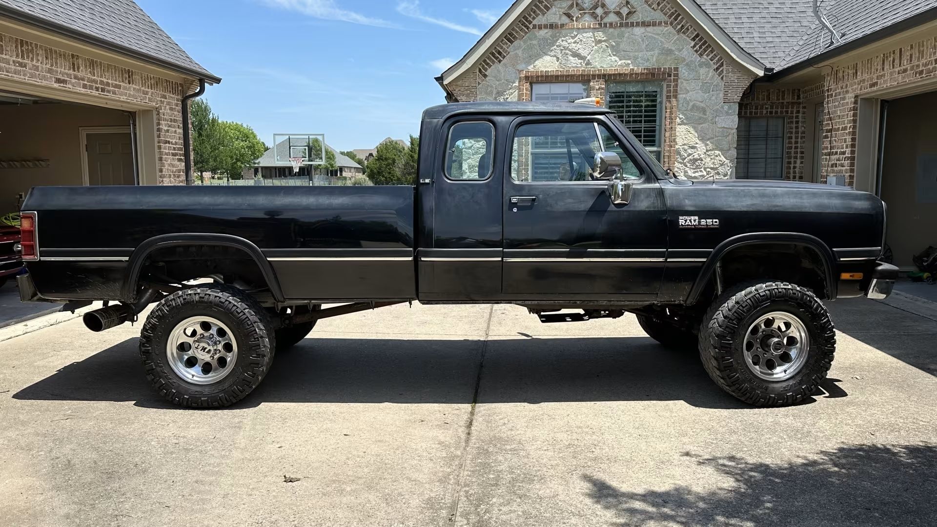 Lado Dodge Ram preto 1993