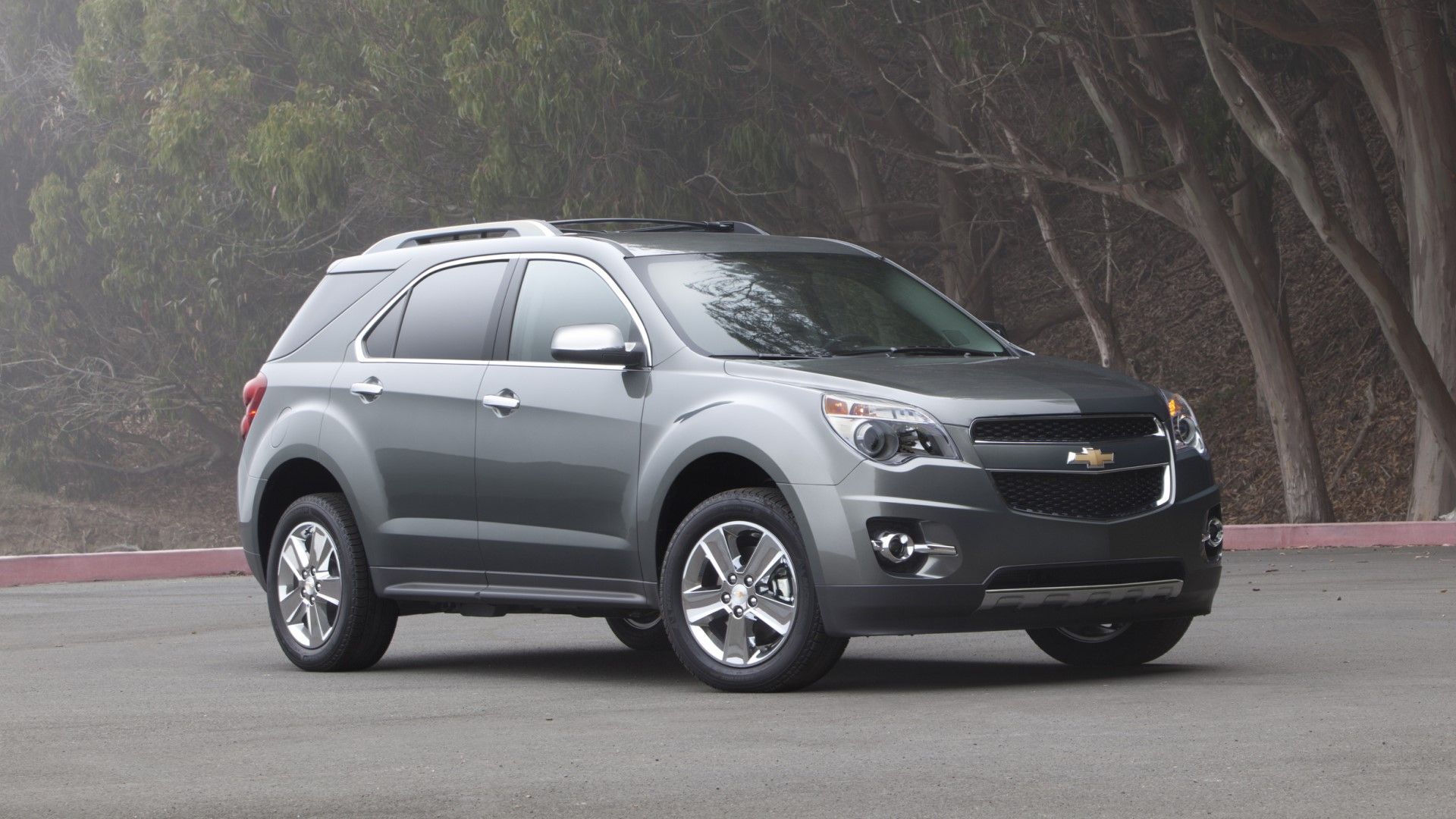 2014 Chevrolet Equinox front third quarter view