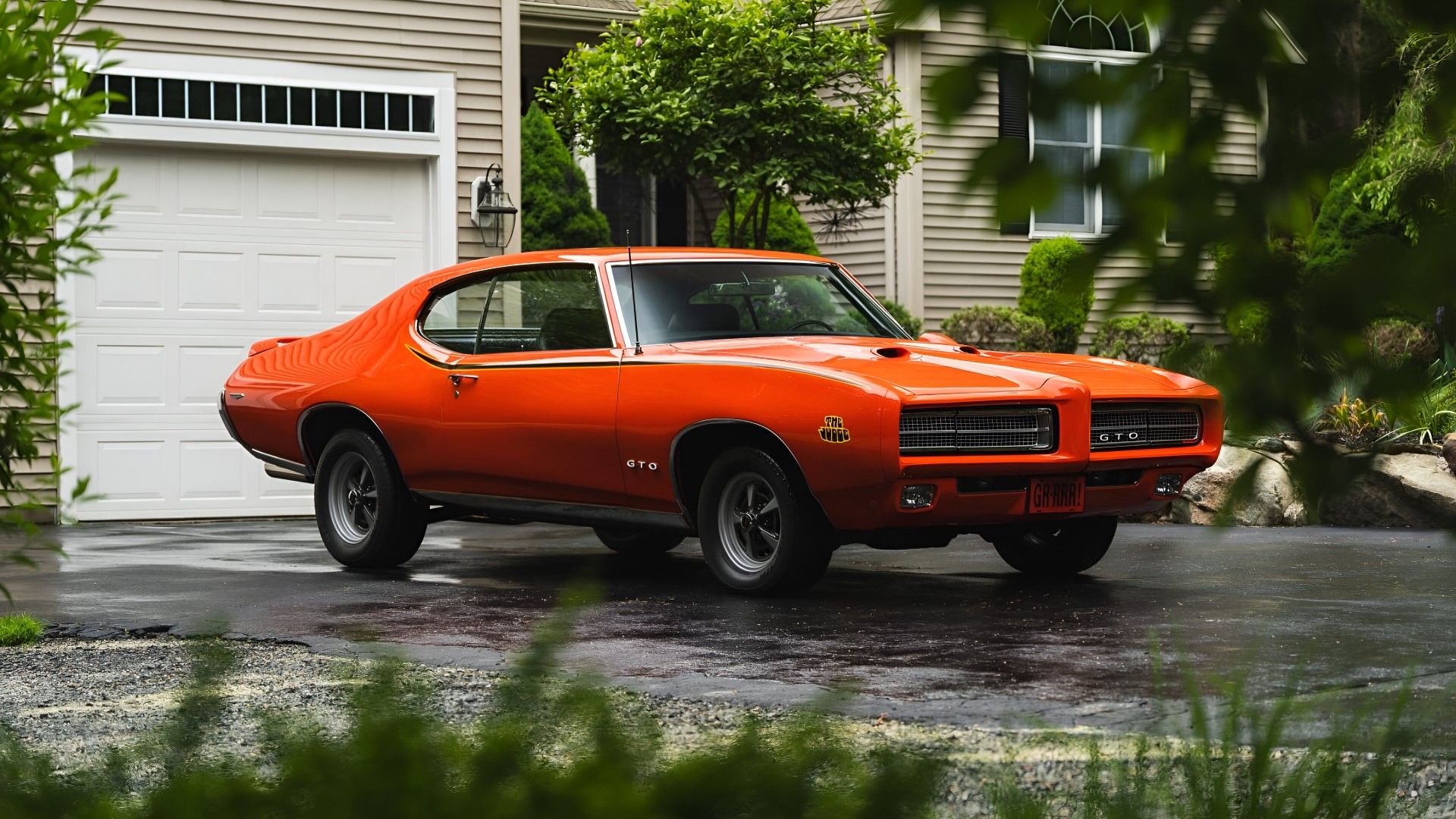 Pontiac GTO 1969 "O juiz" em vista frontal laranja do terceiro quarto