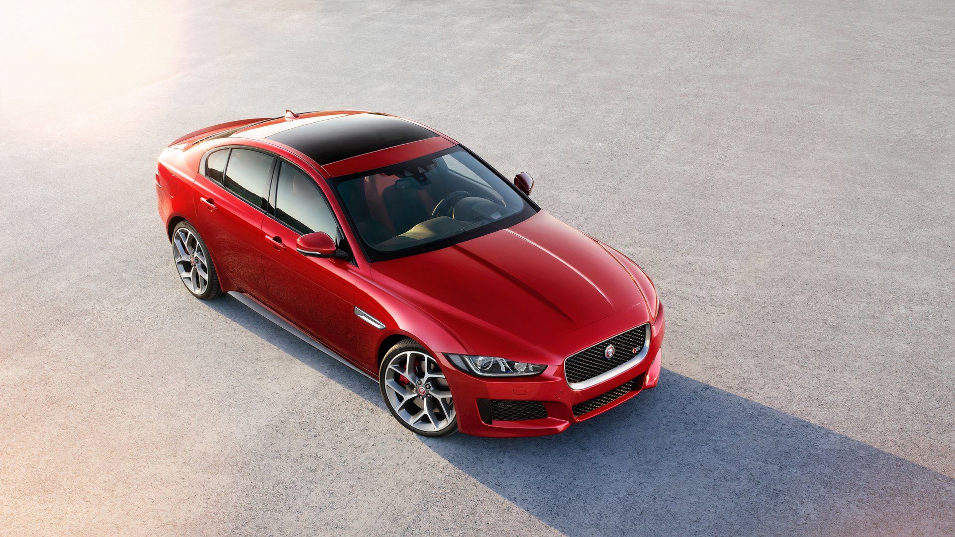 vista superior do Jaguar XE S 2016