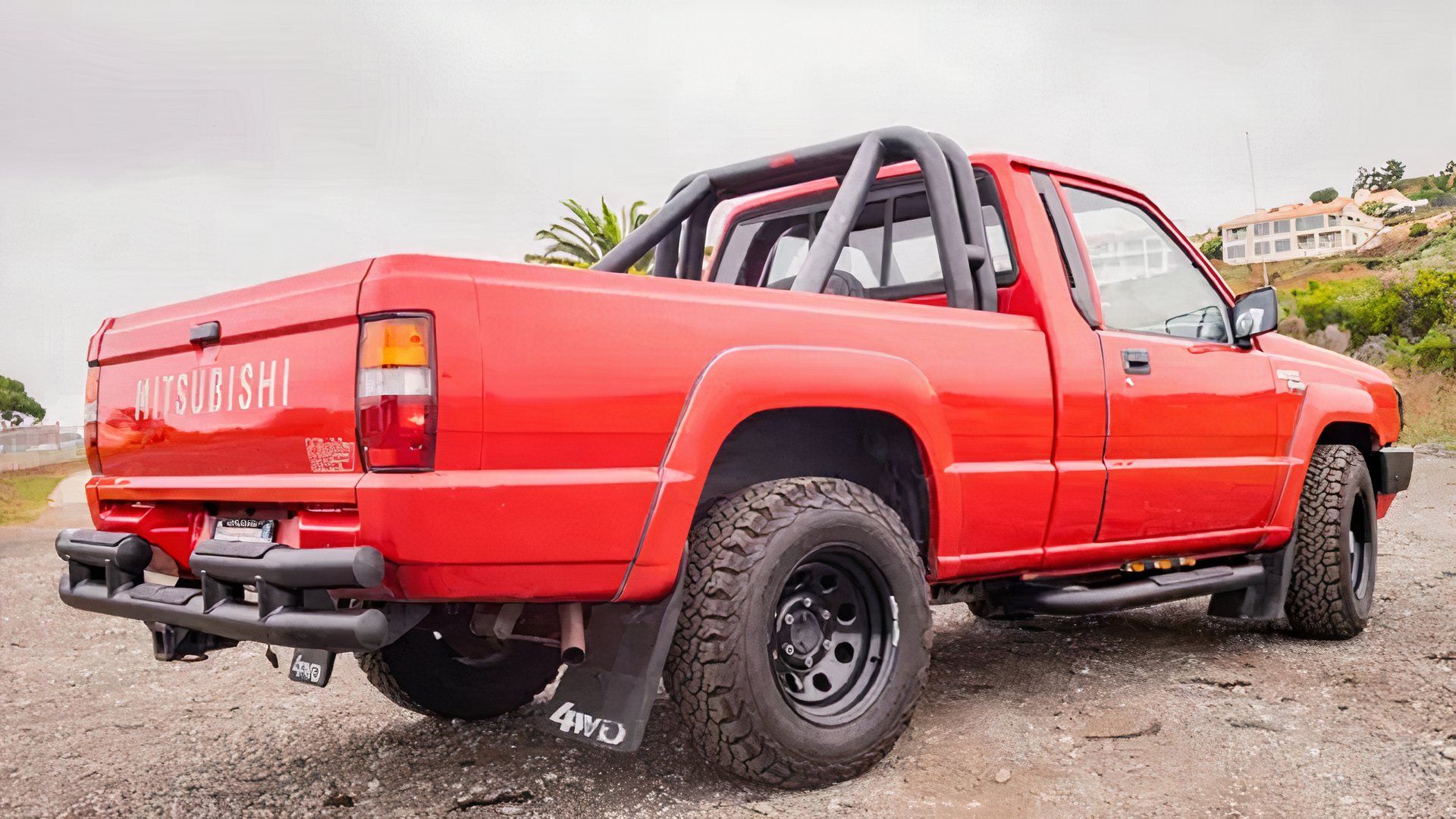 Vermelho Mitsubishi Poderoso Max
