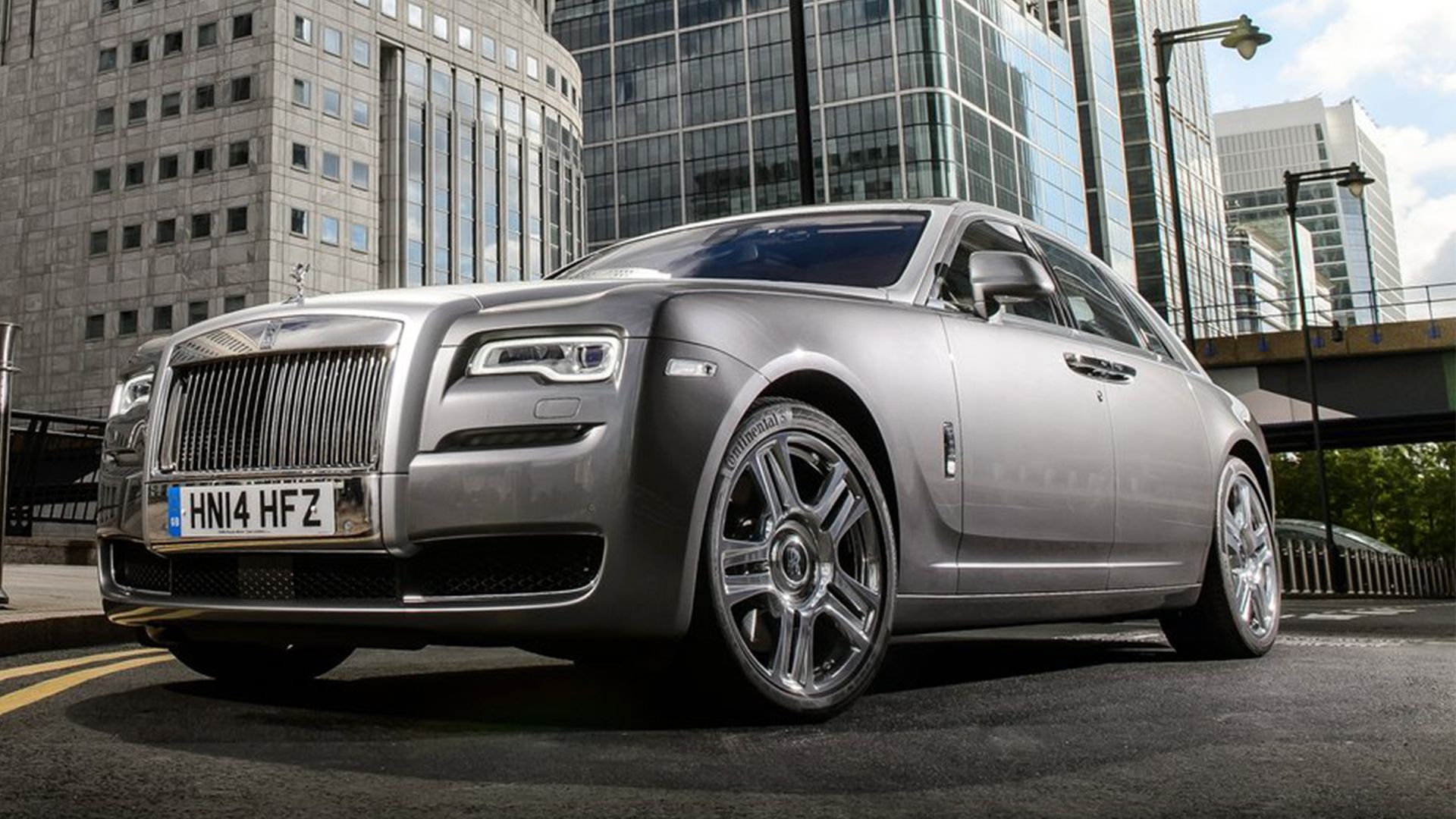 Rolls Royce Ghost - Front 3_4 angle