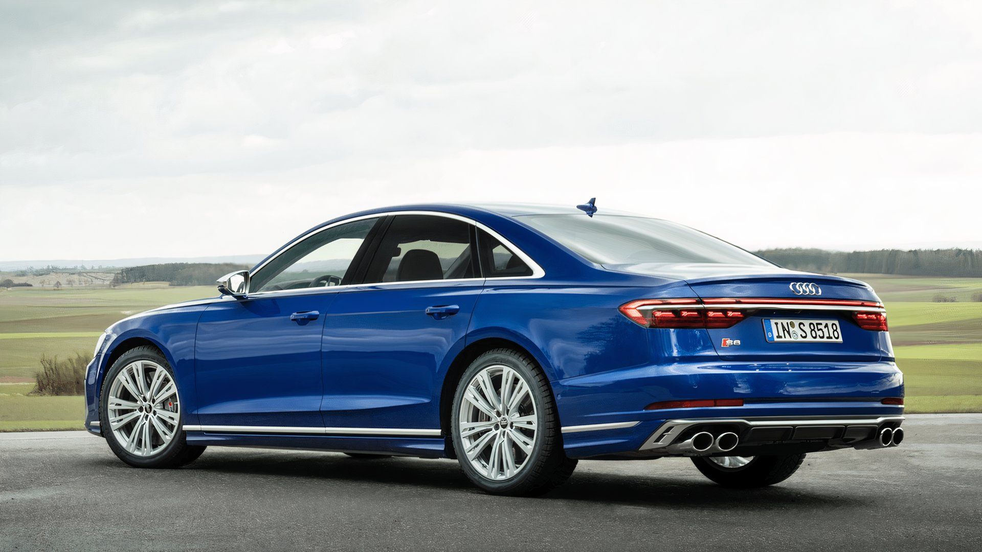 Audi S8 azul 2024