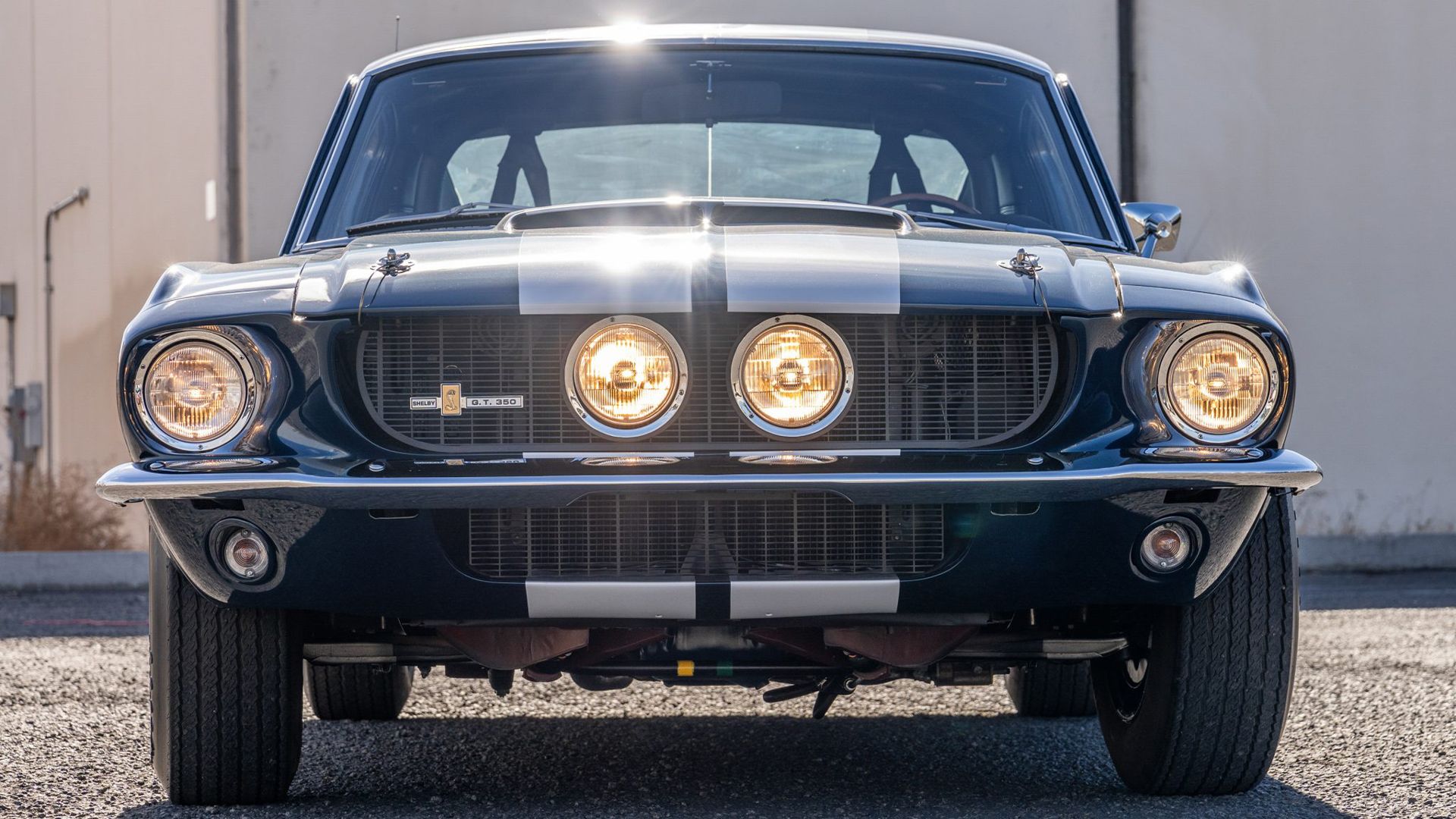 Ford Mustang Shelby GT350 - foto frontal da cabeça