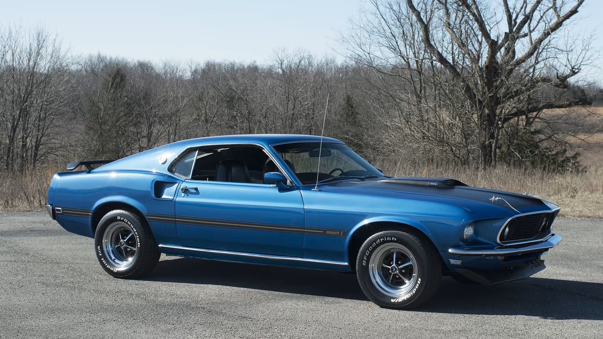 Frente azul do Ford Mustang Mach 1 1969