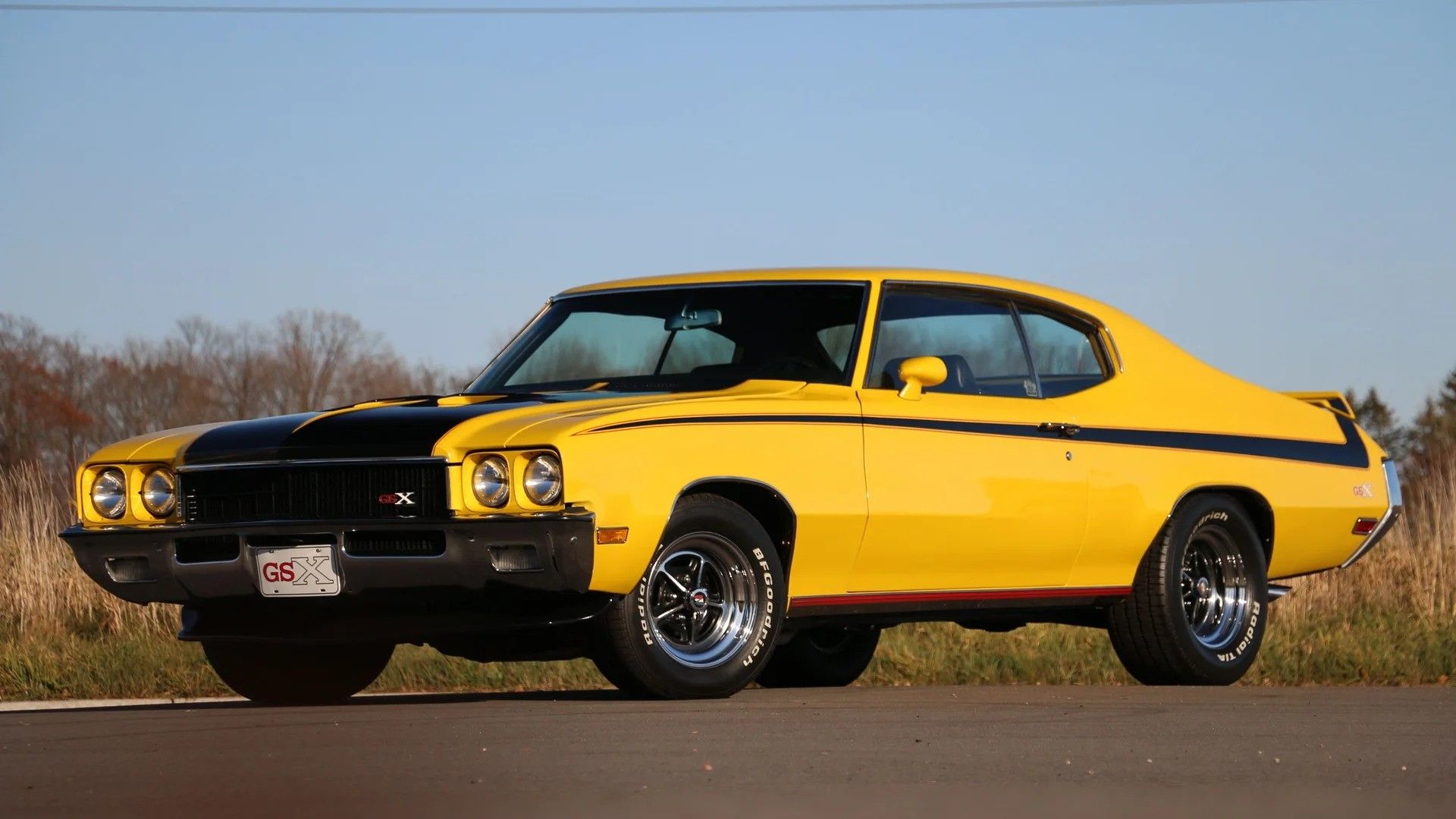 1972 BUICK GSX Tribute em amarelo parece impressionante vista frontal do terceiro quarto