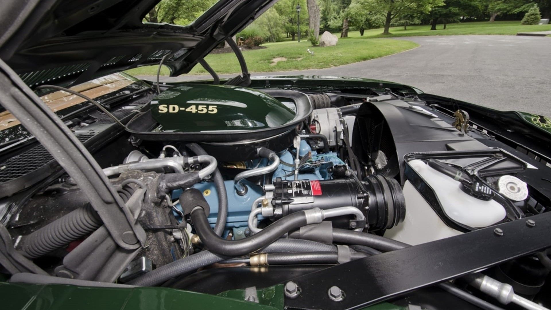 Vista do compartimento do motor do Pontiac Trans Am Super Duty 455 de 1973