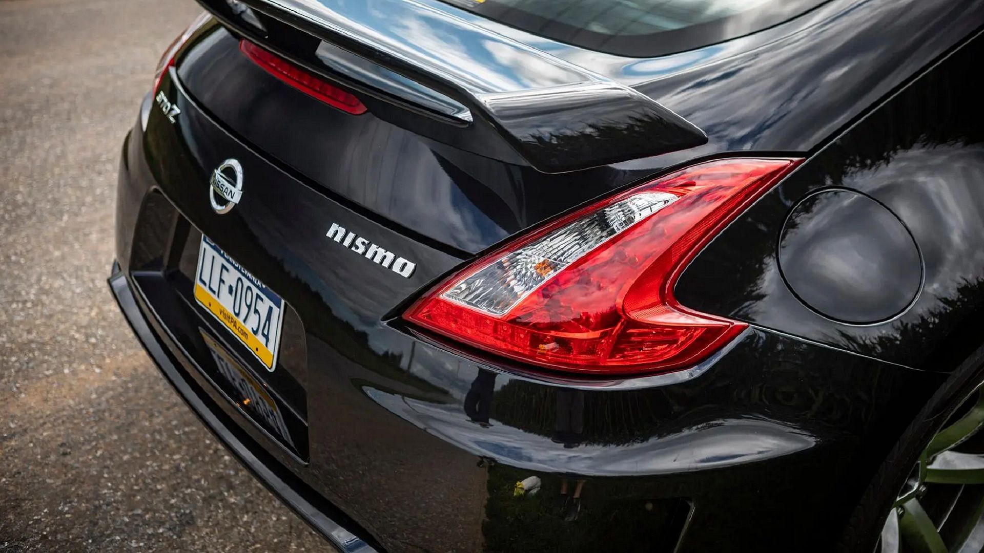 Escape traseiro preto Nissan 370z Nismo 2009