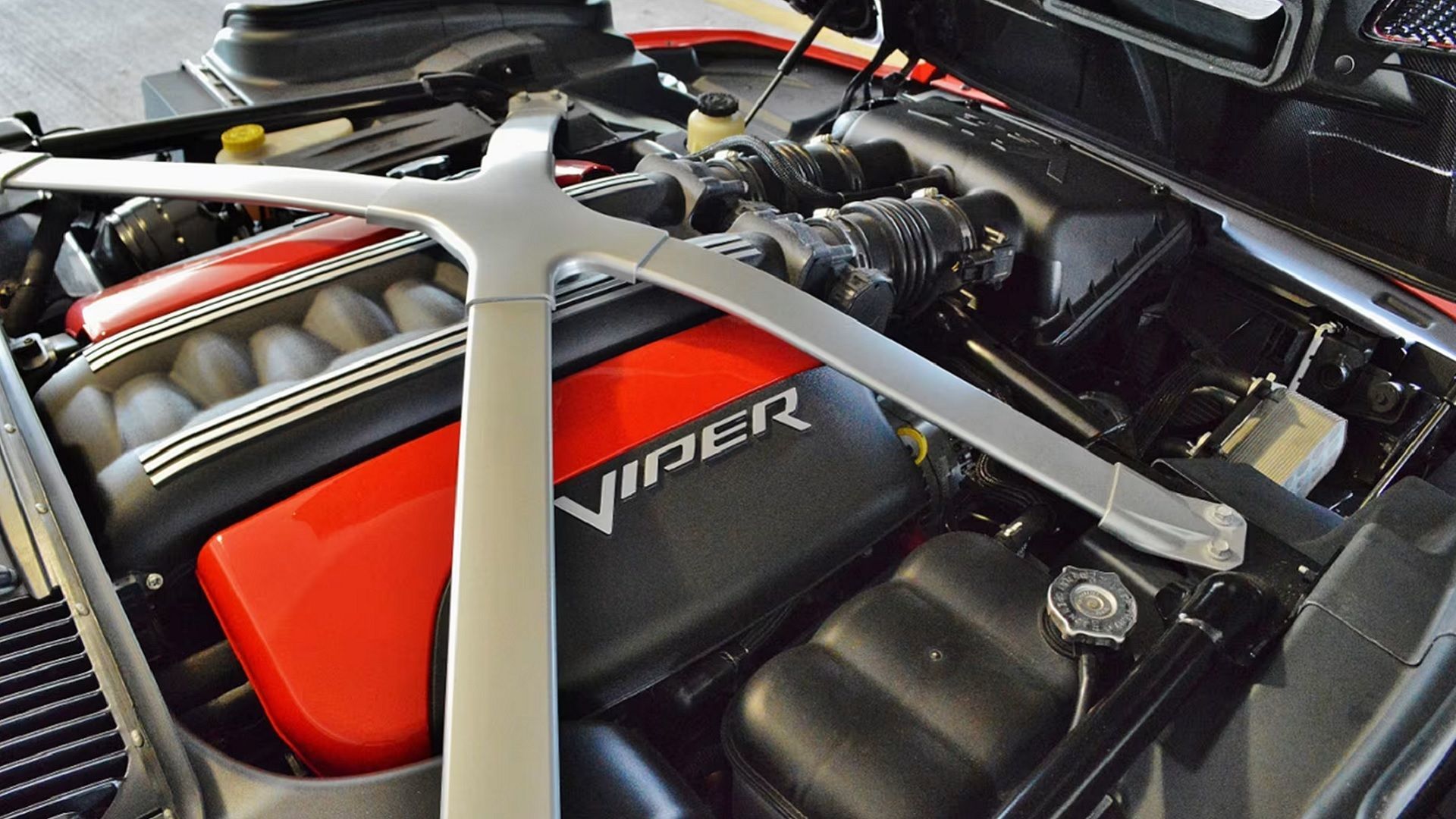 Here’s Why The Dodge Viper Never Outsold The Chevrolet Corvette