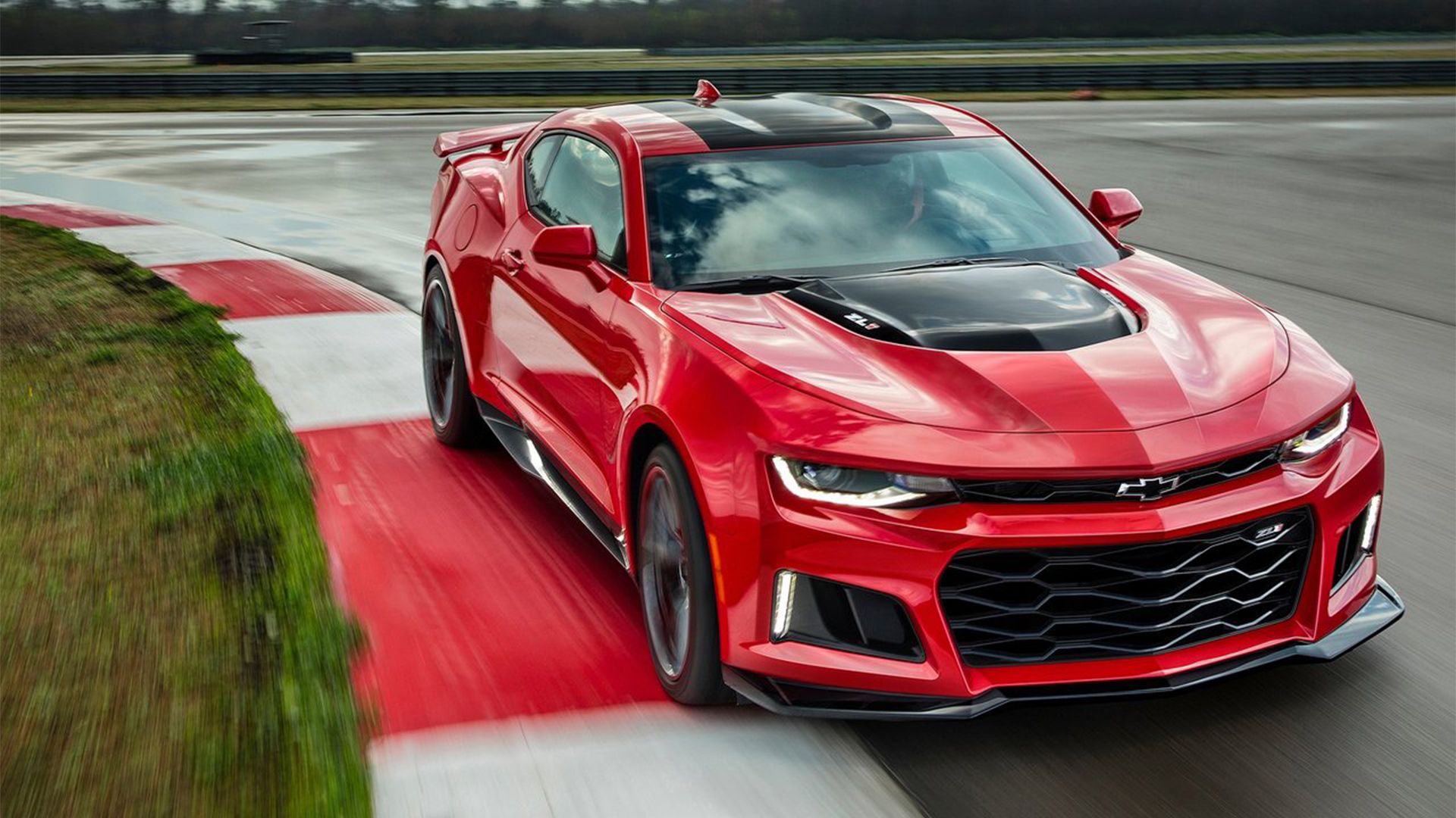 Chevrolet Camaro ZL1 - Ângulo dianteiro 3_4