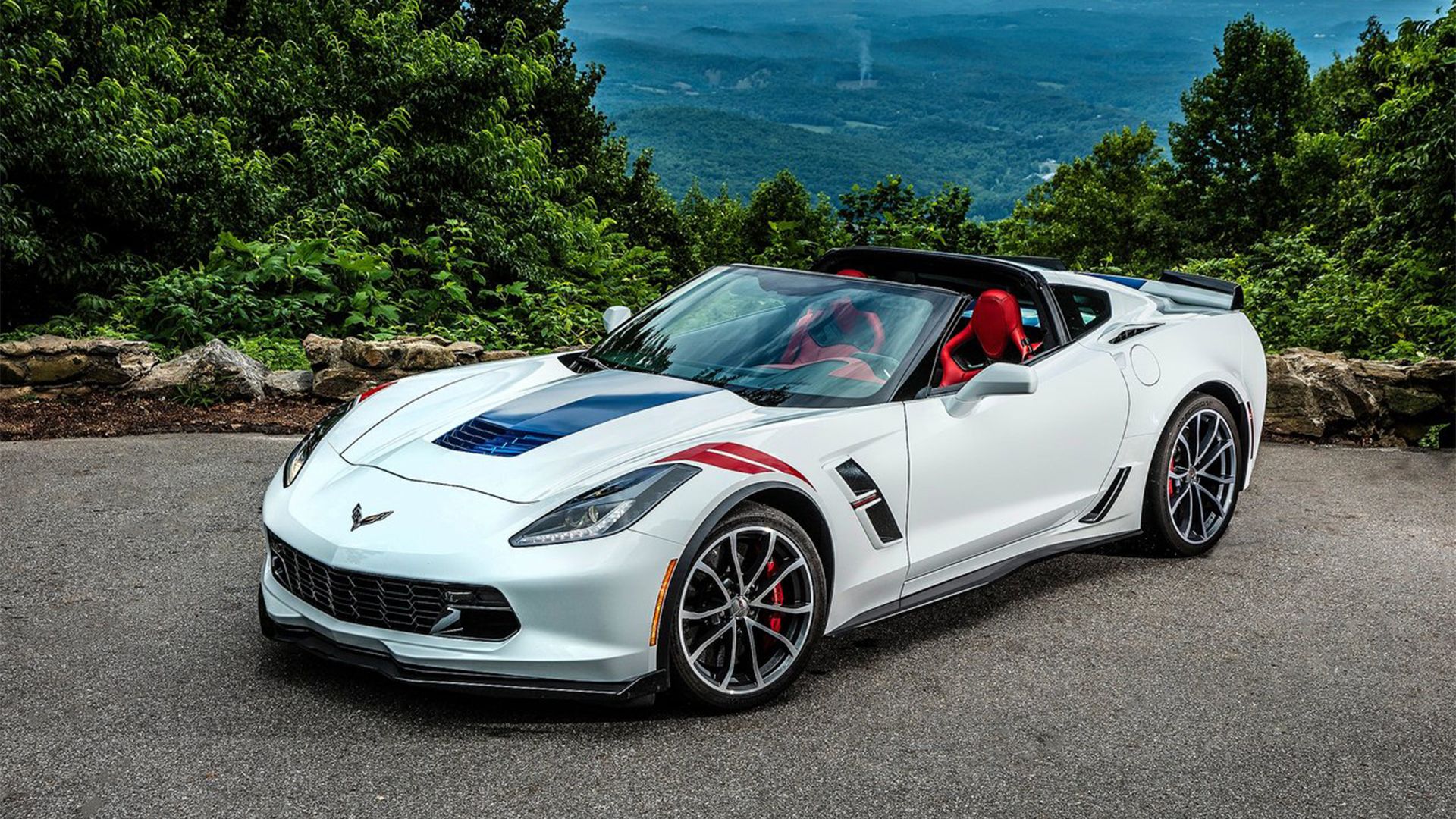 Chevrolet Corvette Grand Sport - Ângulo dianteiro 3_4