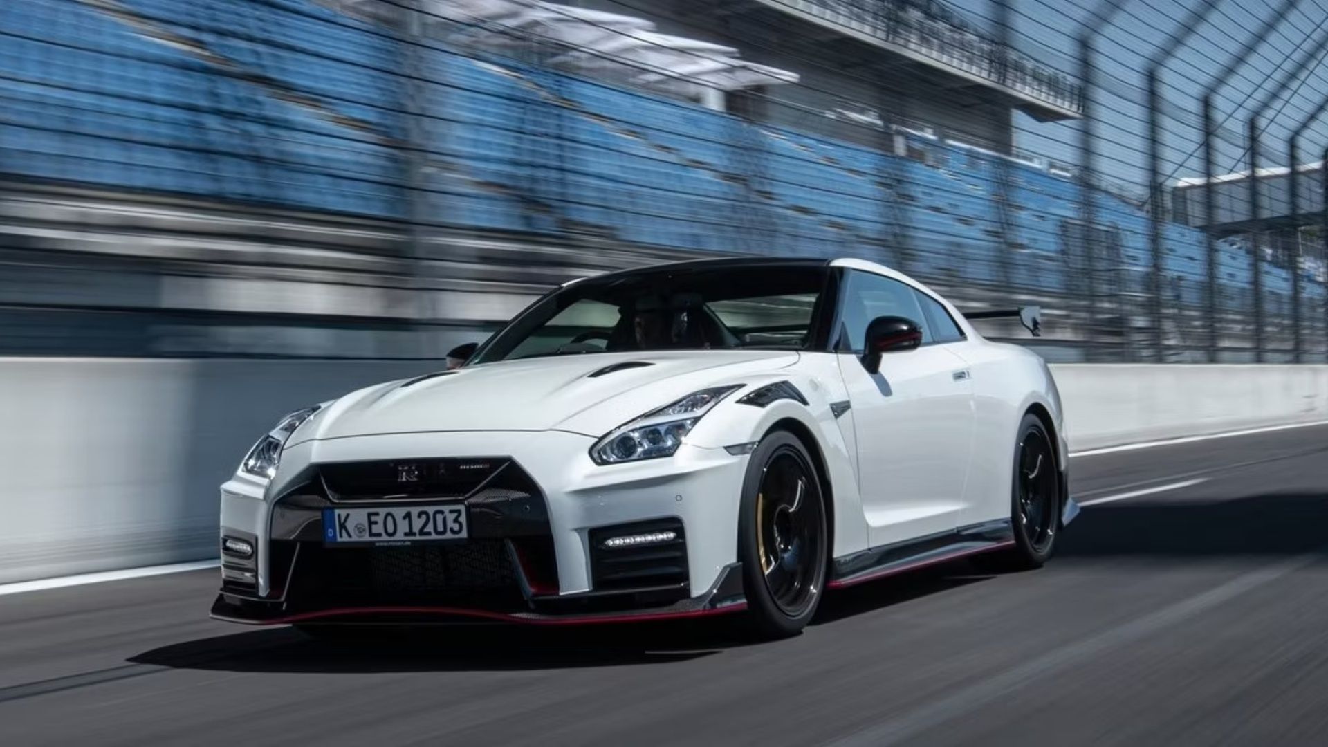 Nissan GT-R branco
