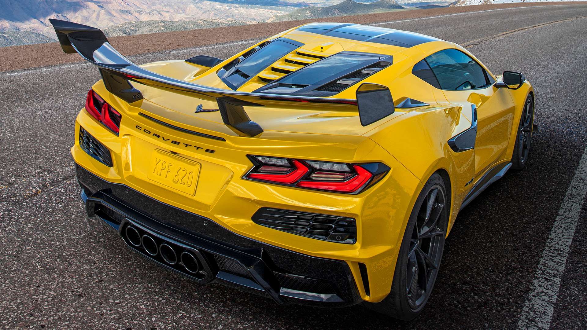 2025 C8 ZR1 Is Just The Second Corvette With Split Window Rear