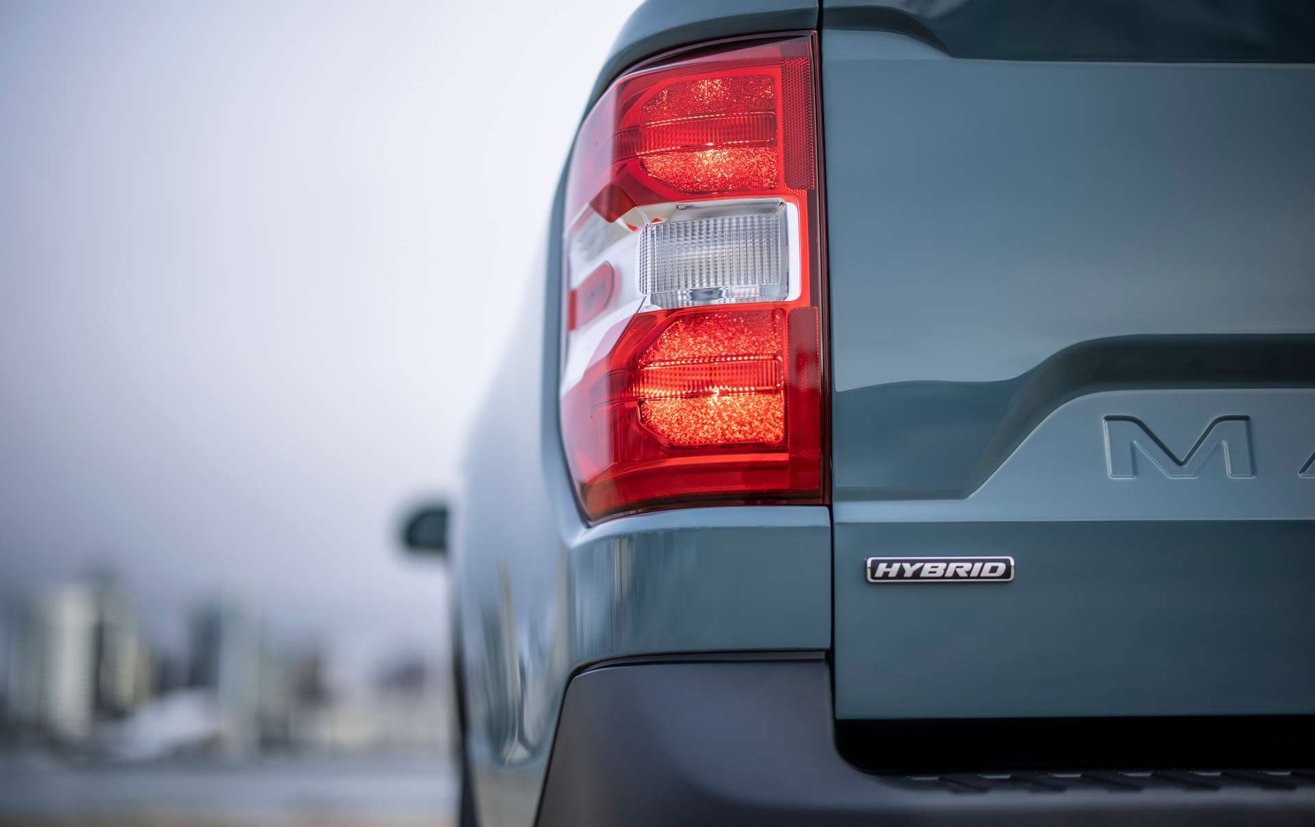 Detalhe do emblema Ford Maverick Hybrid