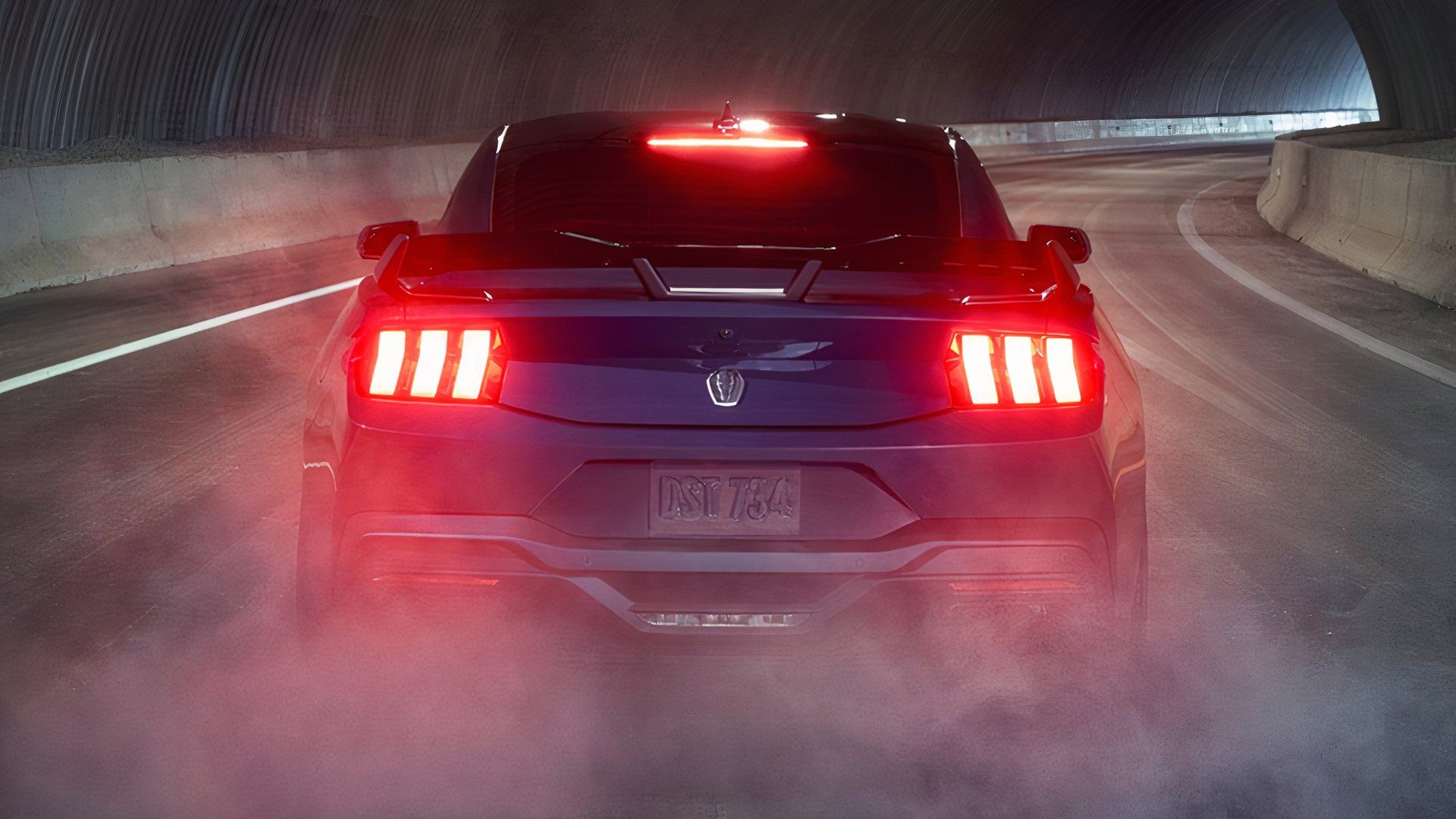 Ford Mustang Dark Horse traseira