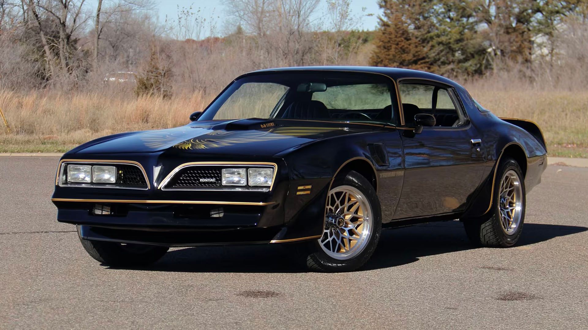 Ouro Preto Pontiac Firebird 1977 Transmissão Am Frente Três Quartos