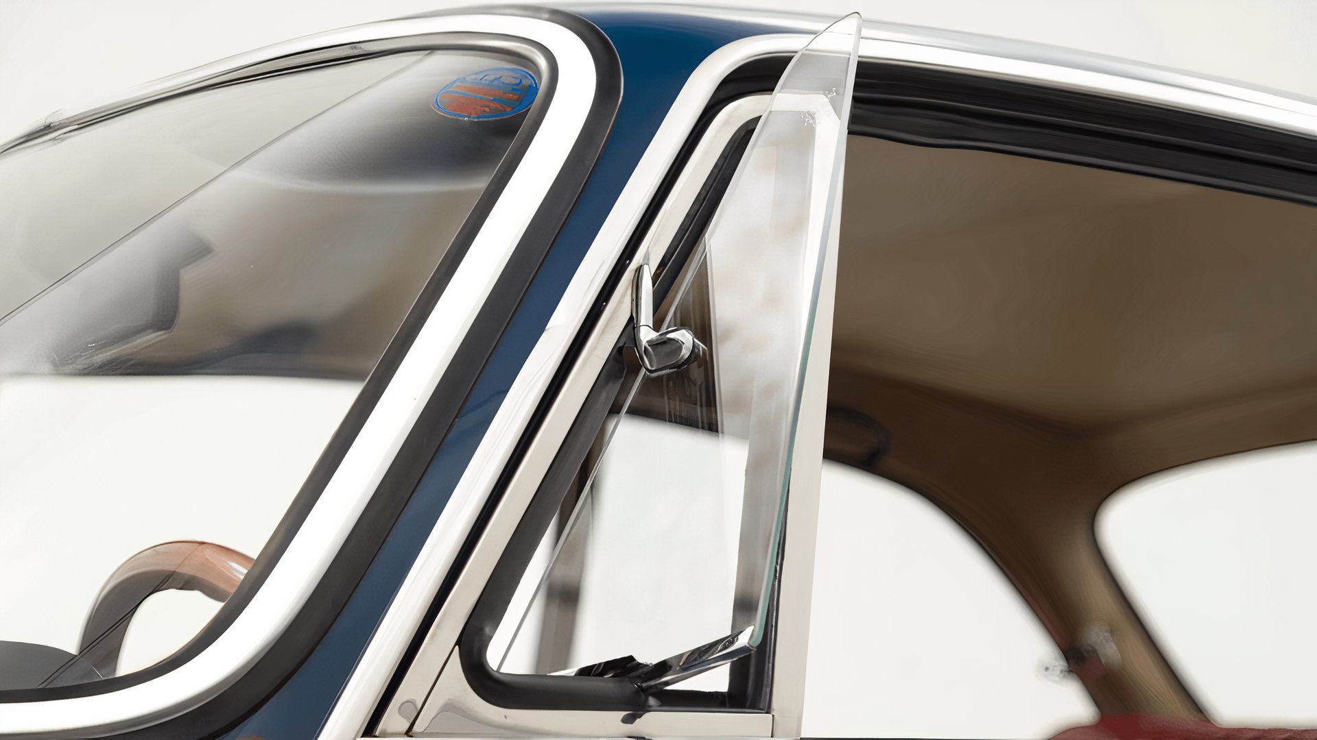 Alfa Romeo Quarter-Glass Window