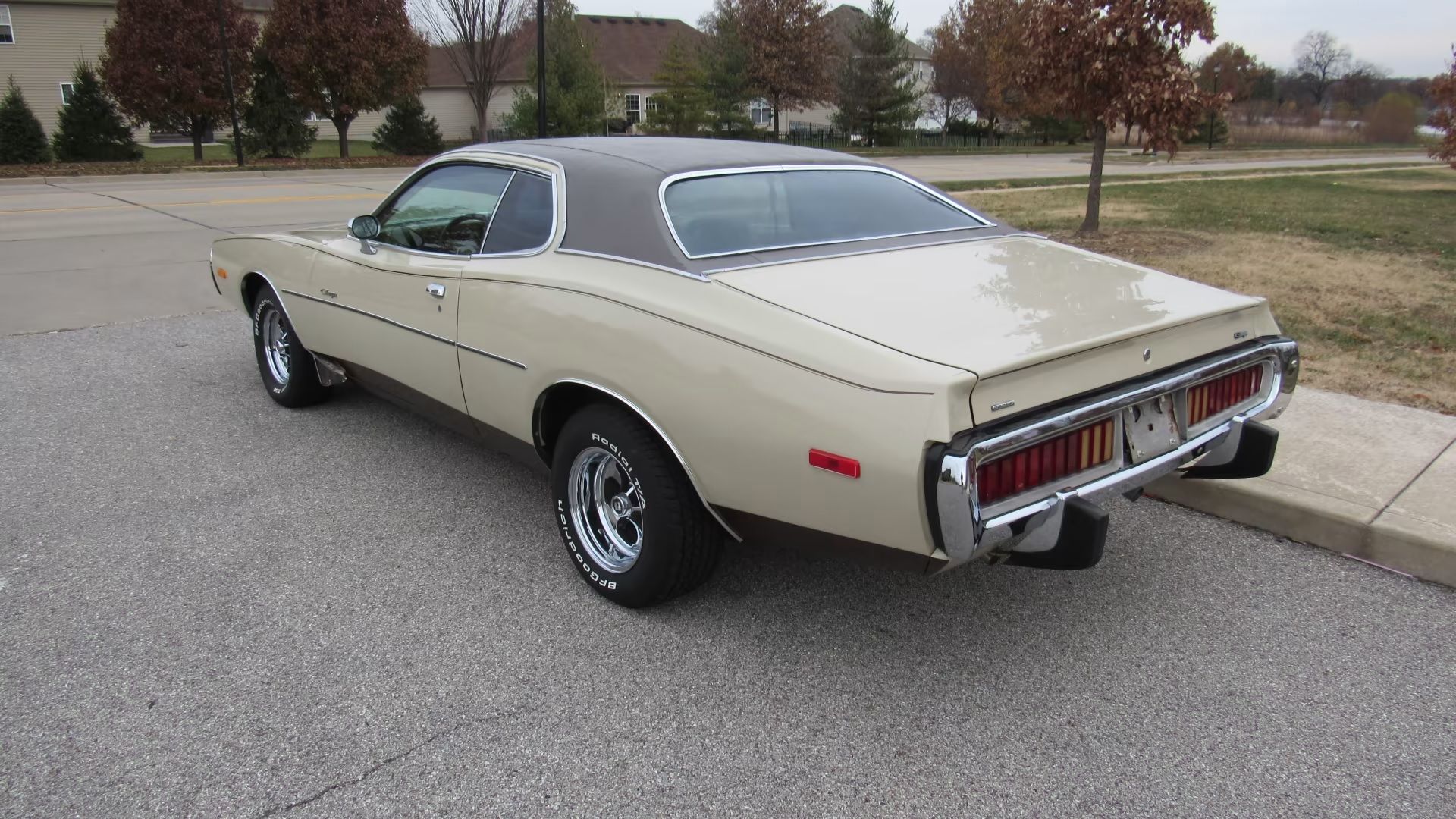 Traseira creme do Dodge Charger 1974