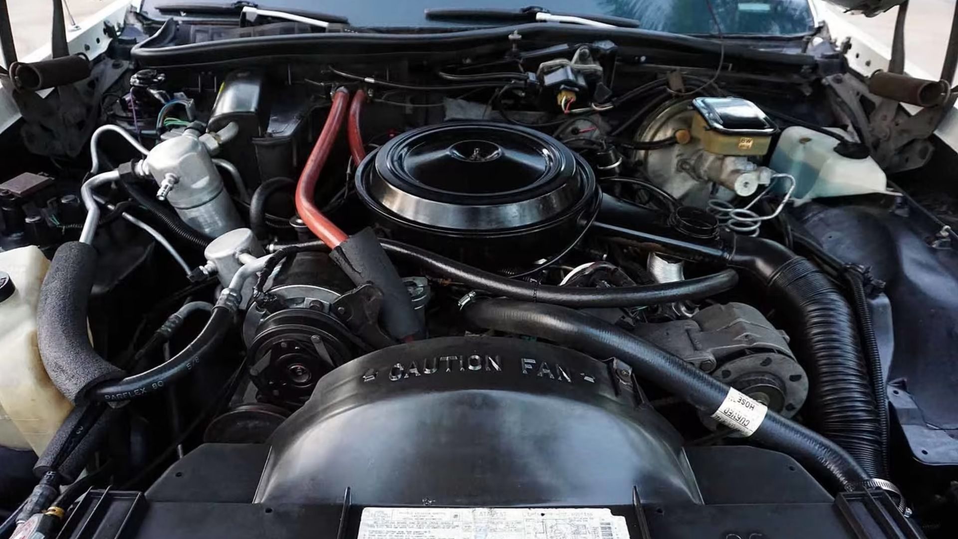 1984 Olds Delta 88 V8 capota