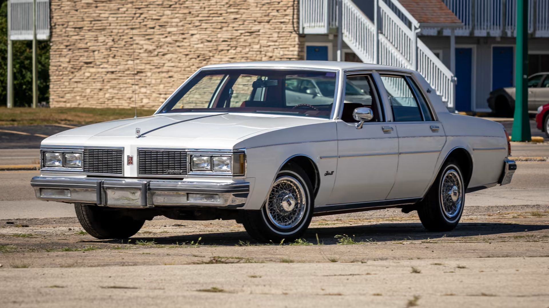 Olds Delta 88 branco 1984