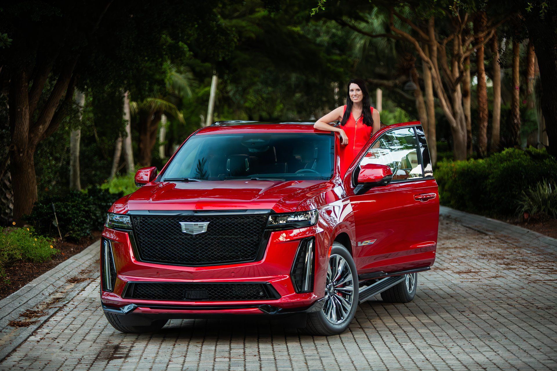  Foto zu 2024 Cadillac Escalade V: The Pinnacle Of Luxury SUVs Is Worth Every Penny 