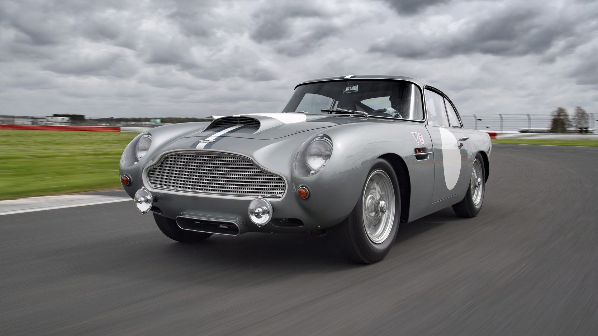 Aston Martin DB4 GT Primeiro dia de pista do cliente - Silverstone