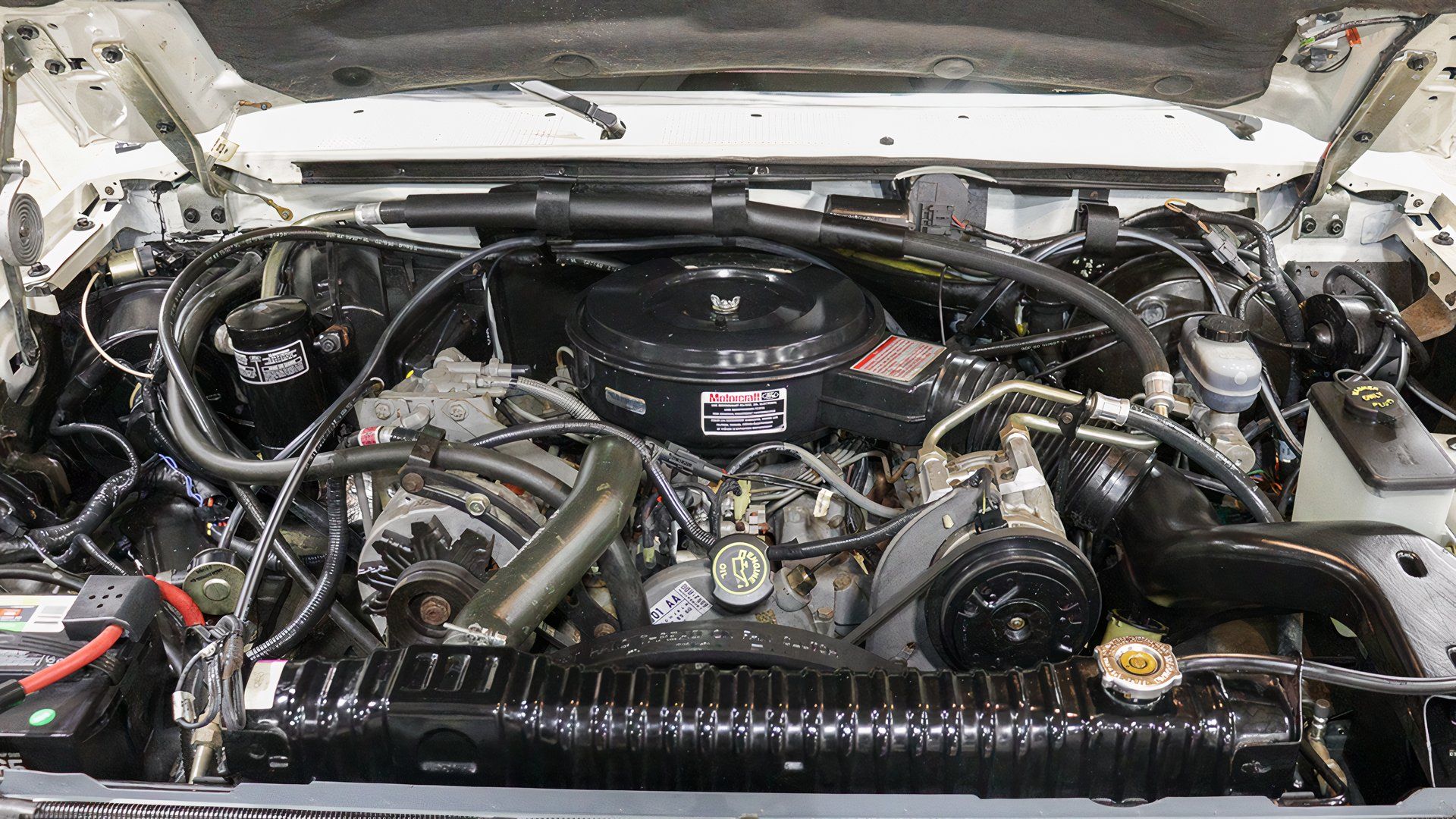 Ford_ International Harvester 7.3-Liter IDI Diesel V8 - Traga um Trailer