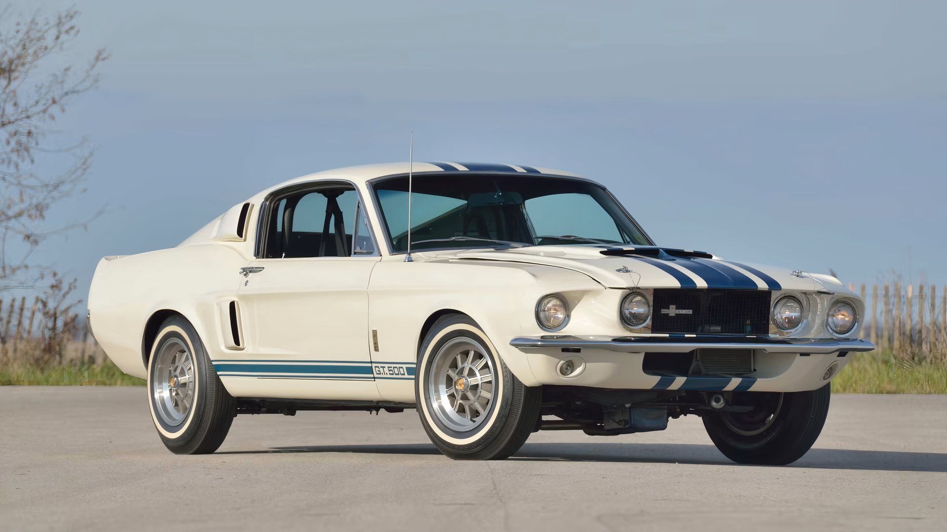 Ford Shelby Mustang GT500 Super Snake 1967, vista frontal, listras creme-azul
