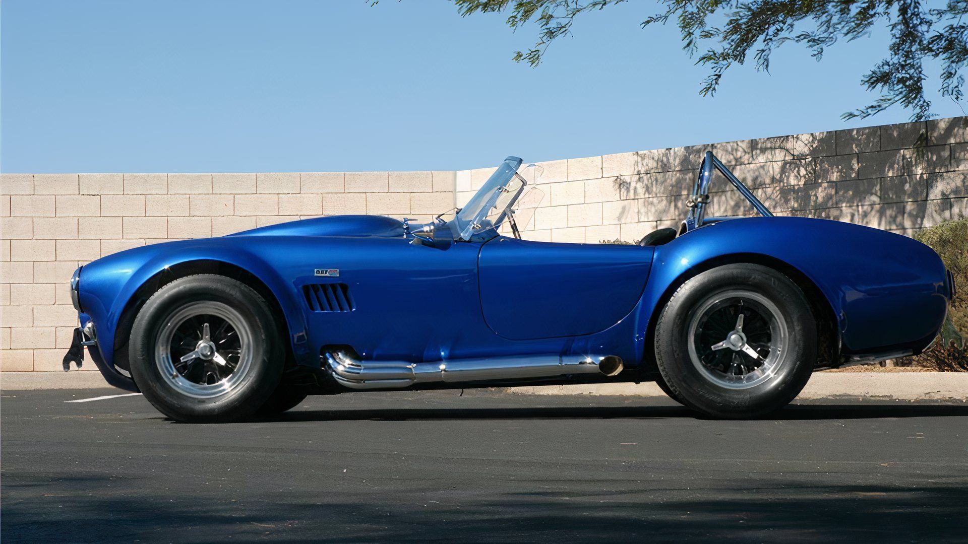 Shelby Cobra Super Snake 1966, vista de perfil lateral, azul