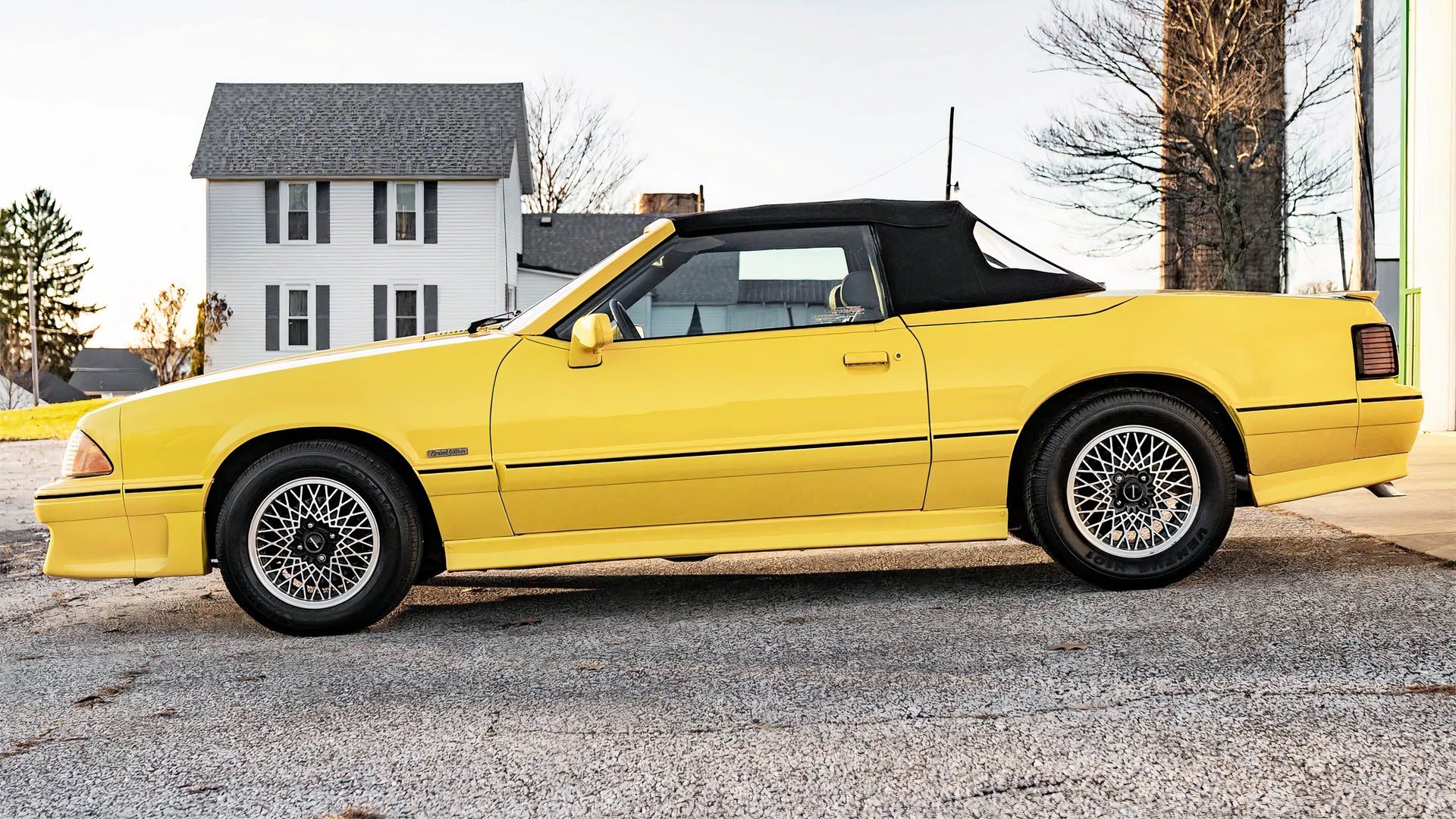 amarelo Ford Mustang ASC McLaren traseiro esquerdo