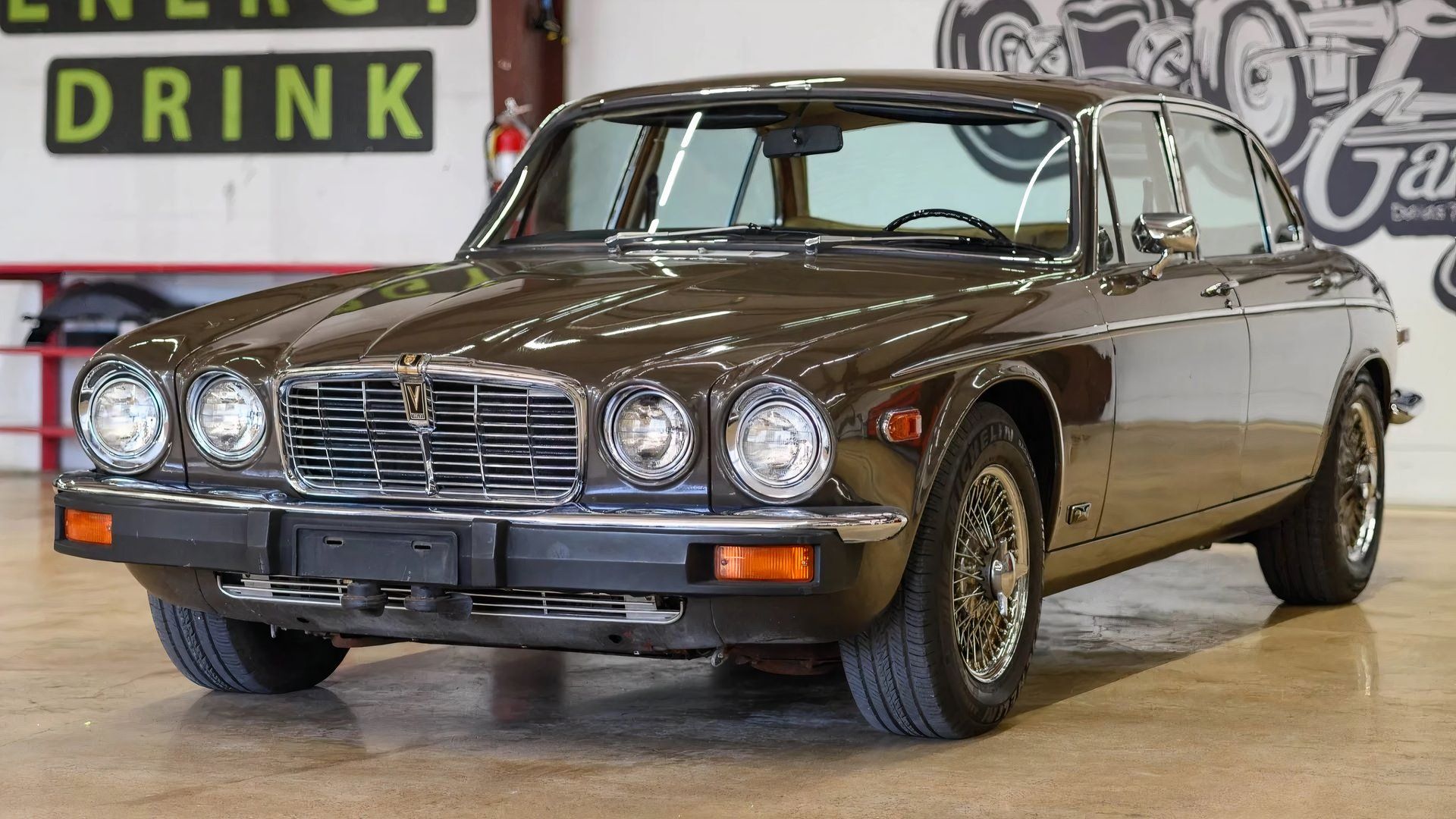1976_jaguar_xji2_GM-Jaguar-XJ12-4710-1-87621-escalado