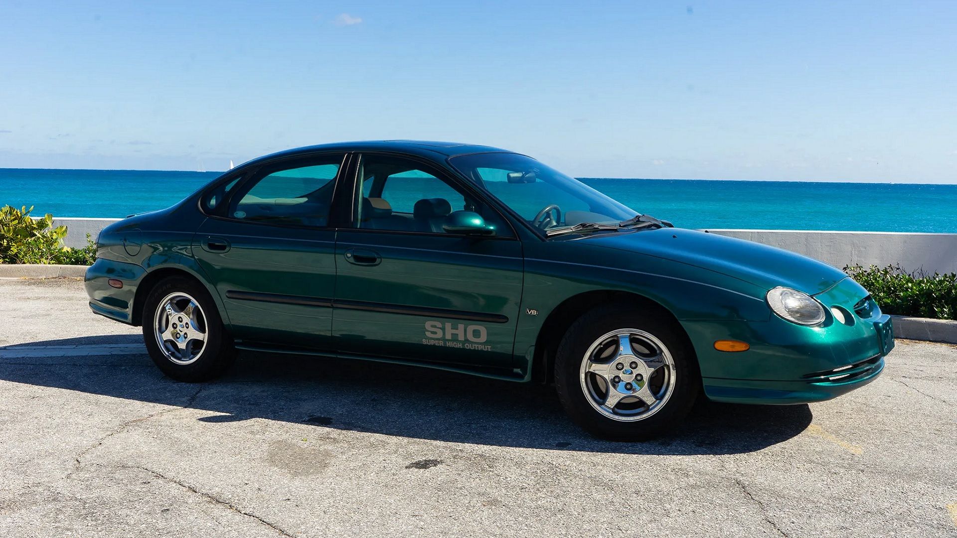 Ford Taurus SHO 1997 verde