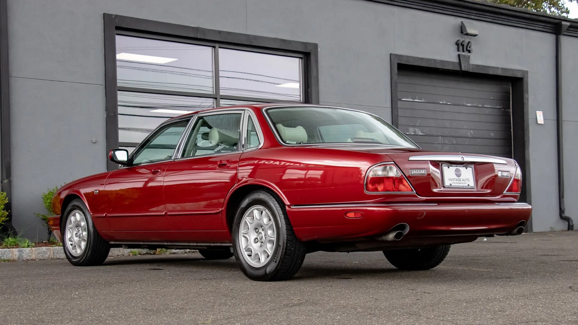 Jaguar XJ8 vermelho 1998
