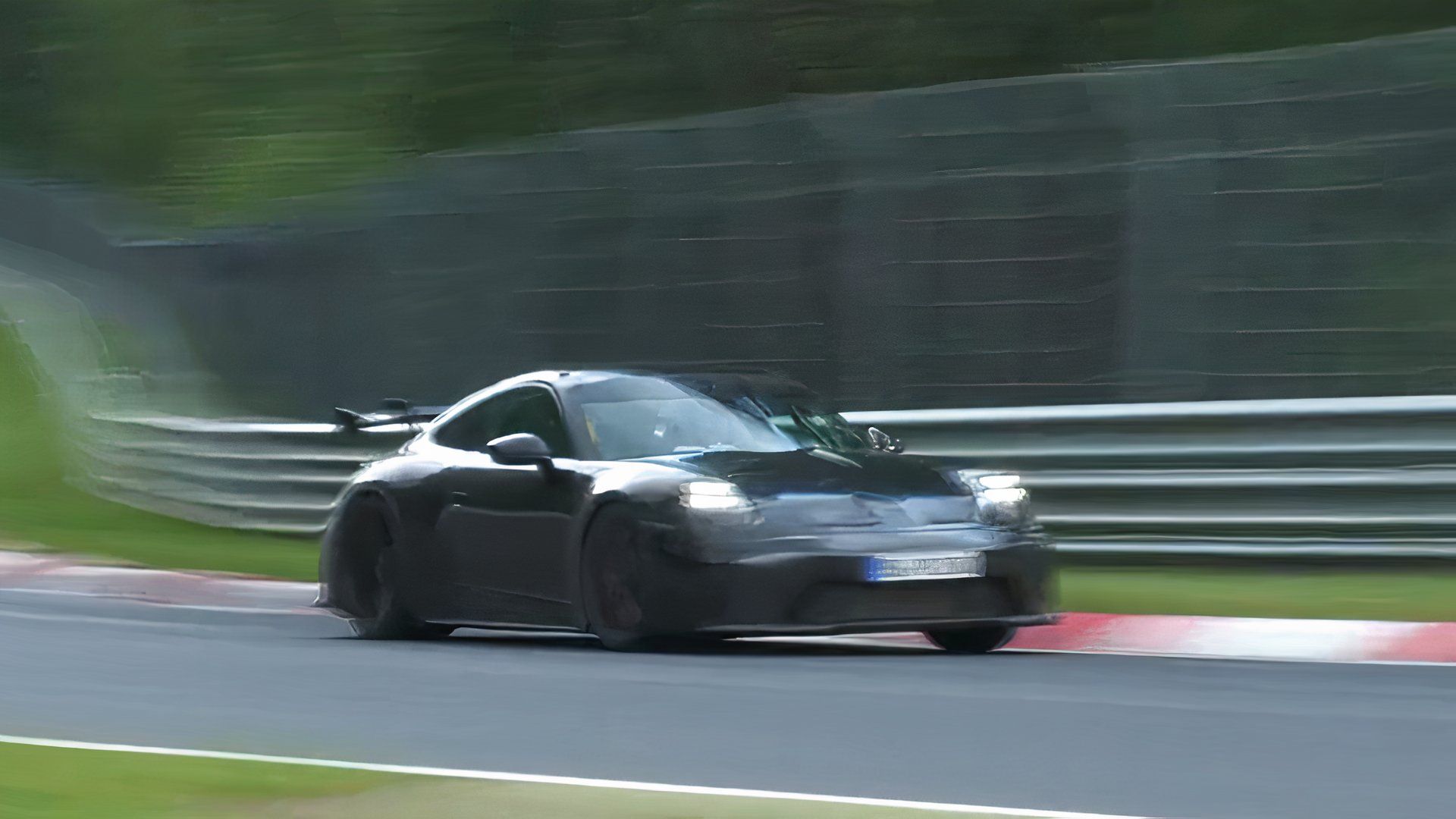 2025-Porsche-911-GT3-Facelift-992.2---Nurburgring-Testing