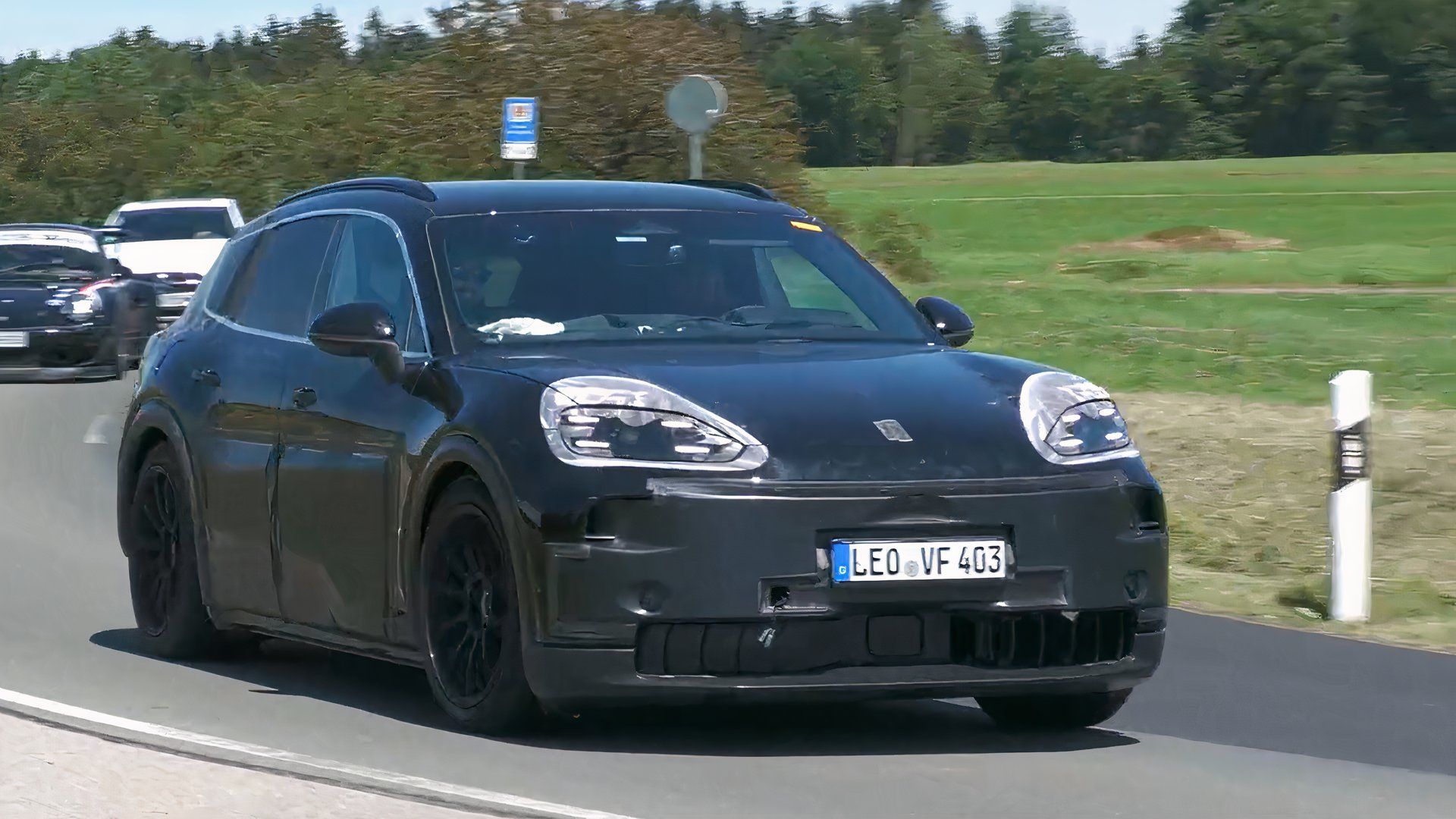 2026-Porsche-Cayenne-EV---Nurburgring-Testing