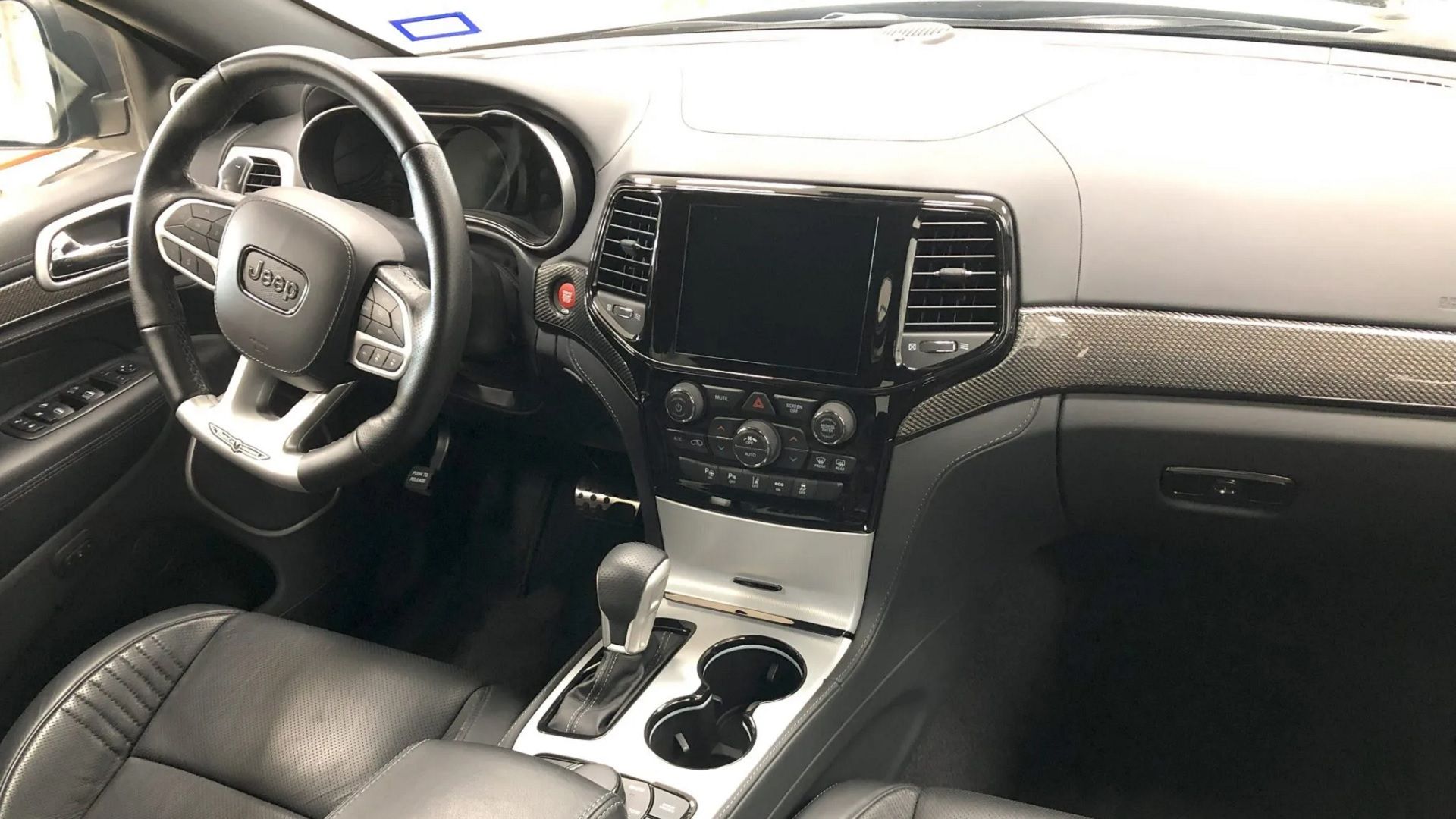 Hennessey Grand Cherokee HPE1200 interior traseiro