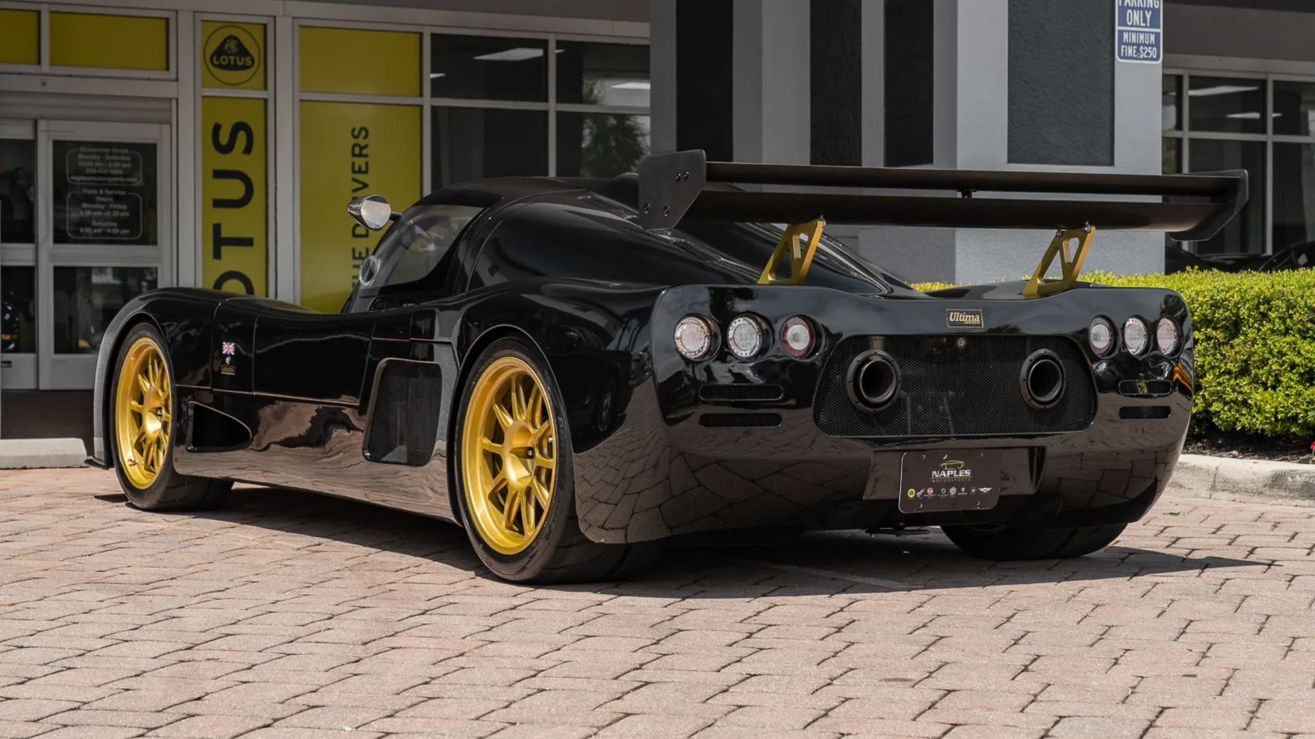 Parte traseira do Ultima Evolution Coupe