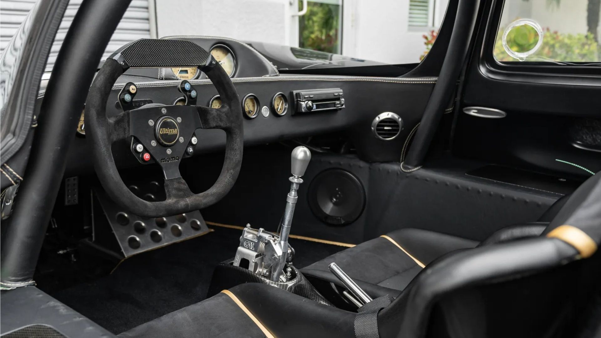 Interior do Ultima Evolution Coupe 