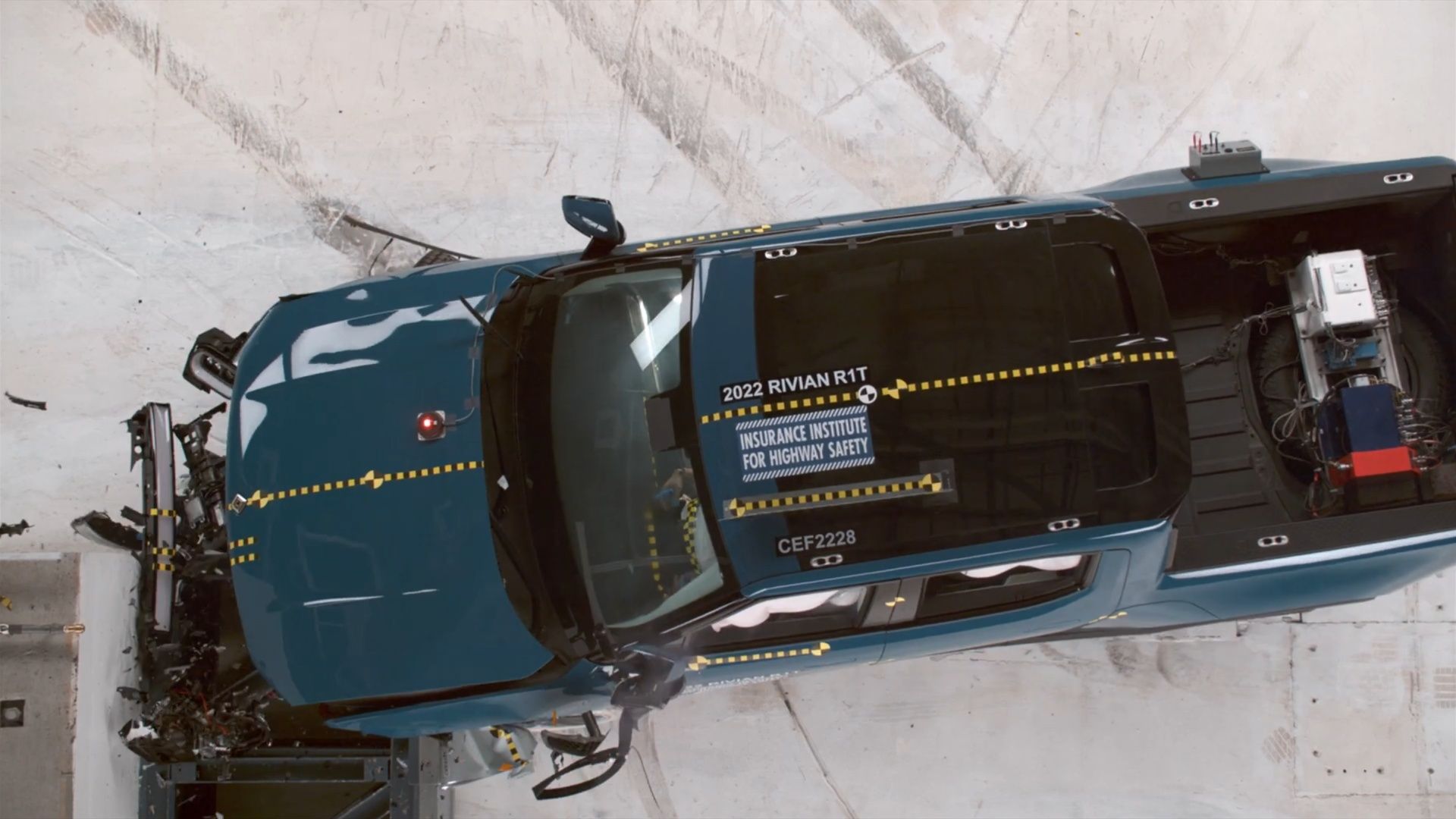Teste de colisão do Rivian R1T IIHS visto de cima