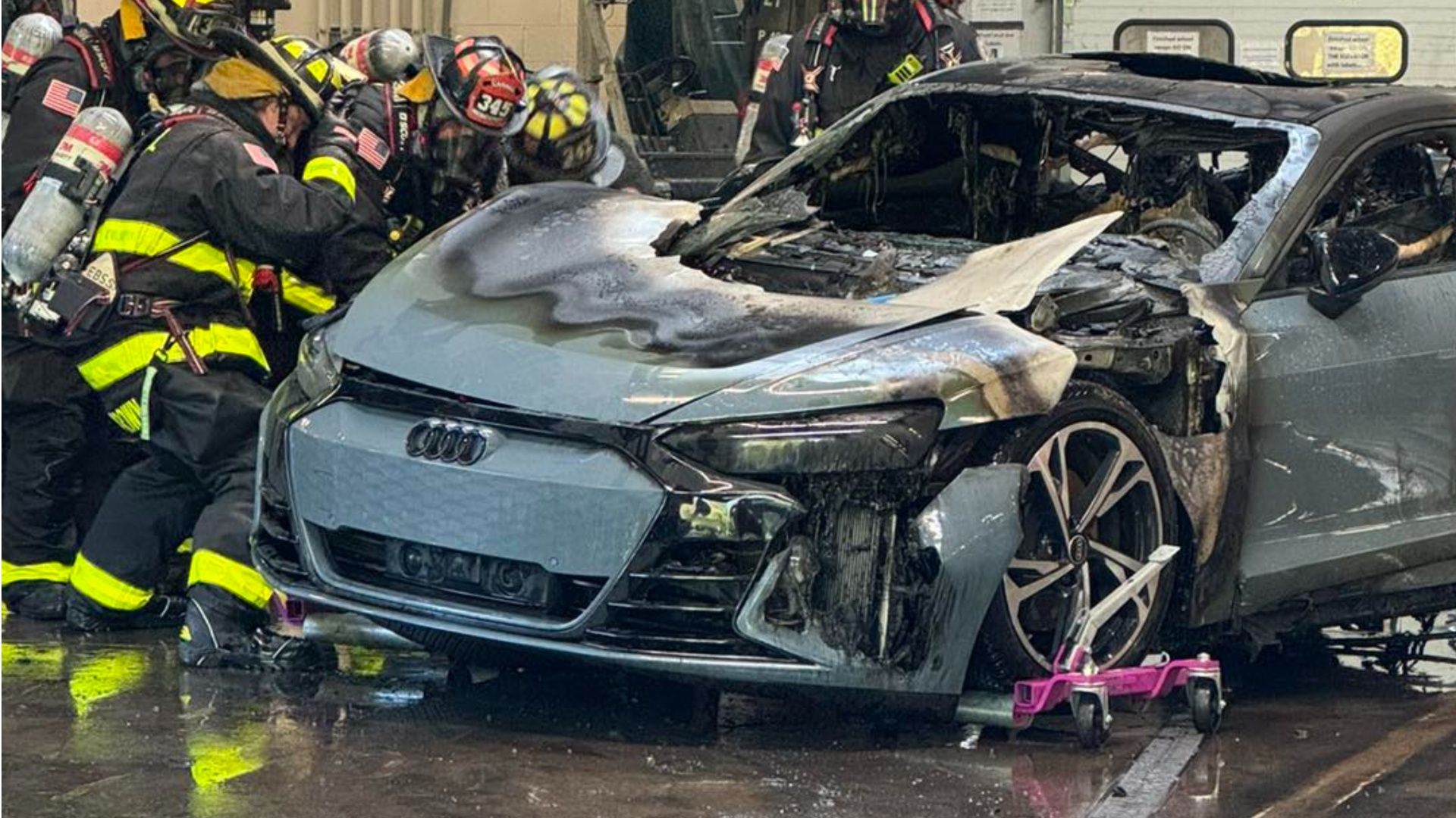 Frente do Audi E-Tron GT após o incêndio