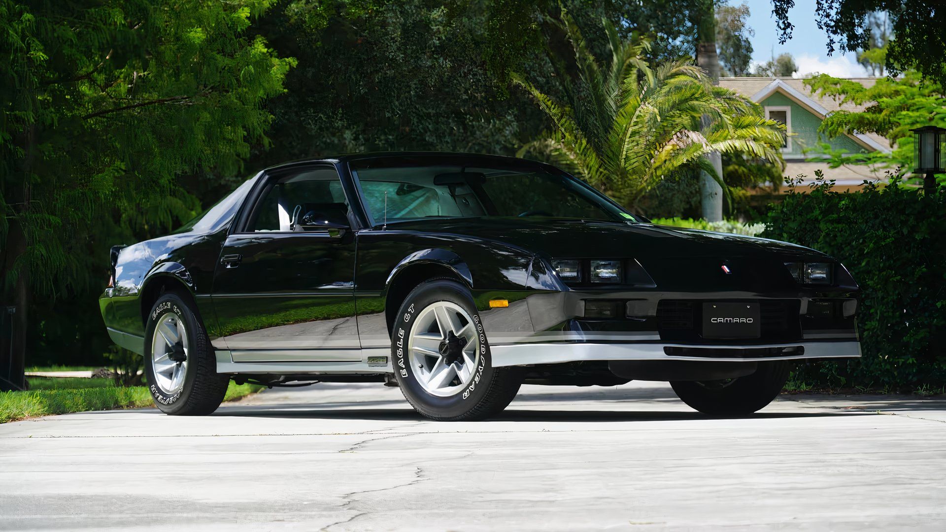 Terceira geração do Chevy Camaro Z28, vista frontal