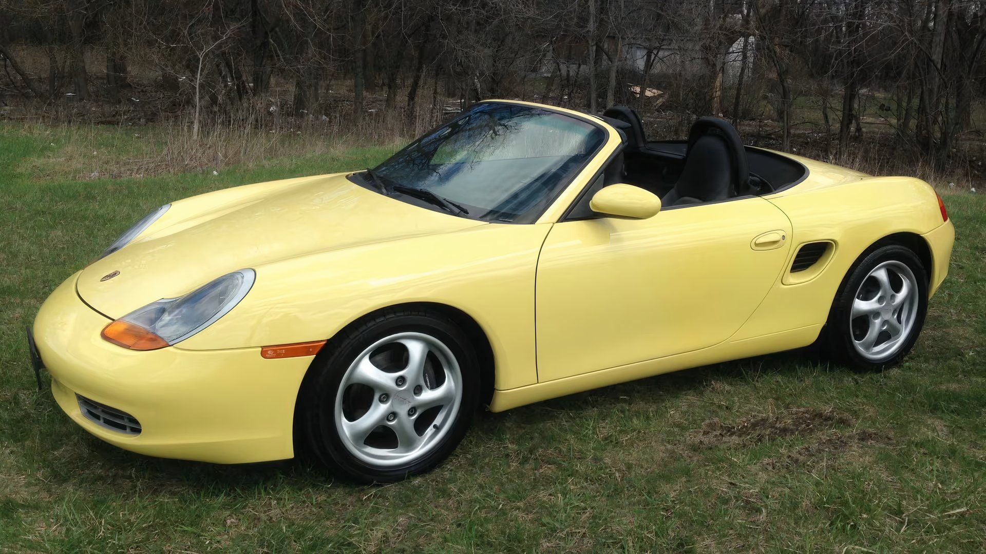 Porsche Boxster 986 1997, vista de perfil lateral, amarelo