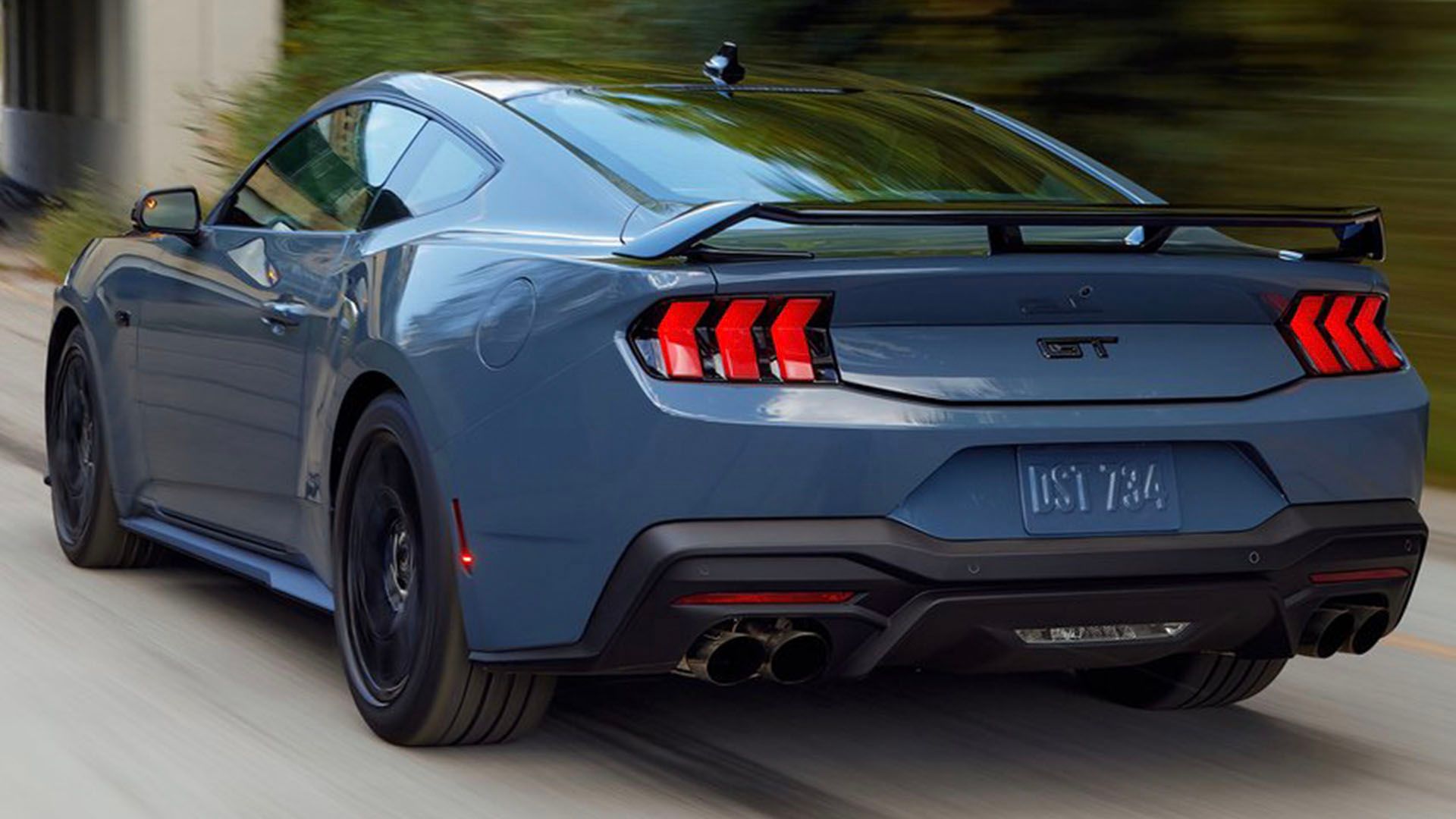 2024 Ford Mustang GT 5.0 manual traseiro três quartos dinâmico