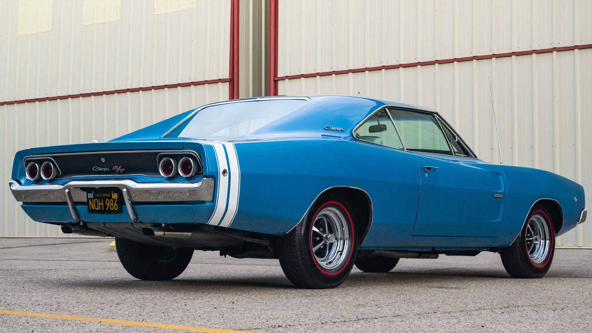 1968 Dodge Charget R/T traseiro 3/4 estacionado