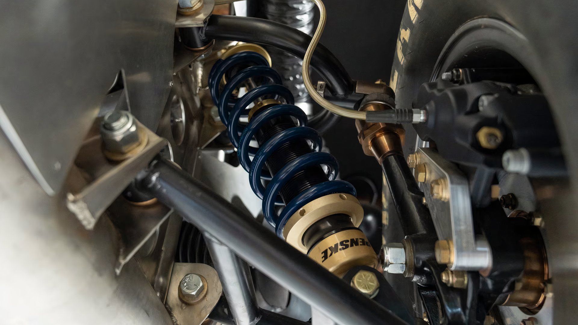 سيارة شيلبي 427 كوبرا موديل 1965، هيكل نحاسي، نظام تعليق أمامي، صدمات بينسكي