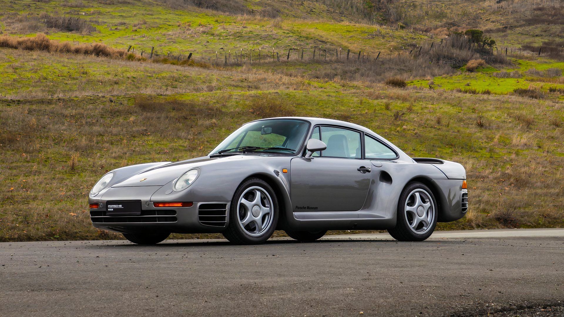 1986 porsche 959 frt qtr parked outside