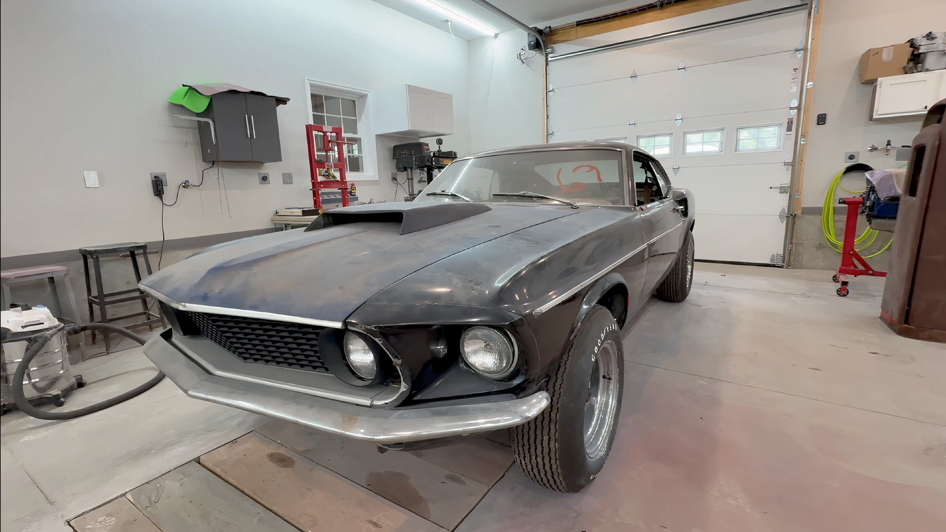 【THE MOZZ】[Premium] Barne Vintage Mustang What's Inside This Mustang Barn Could Rival Any Museum
